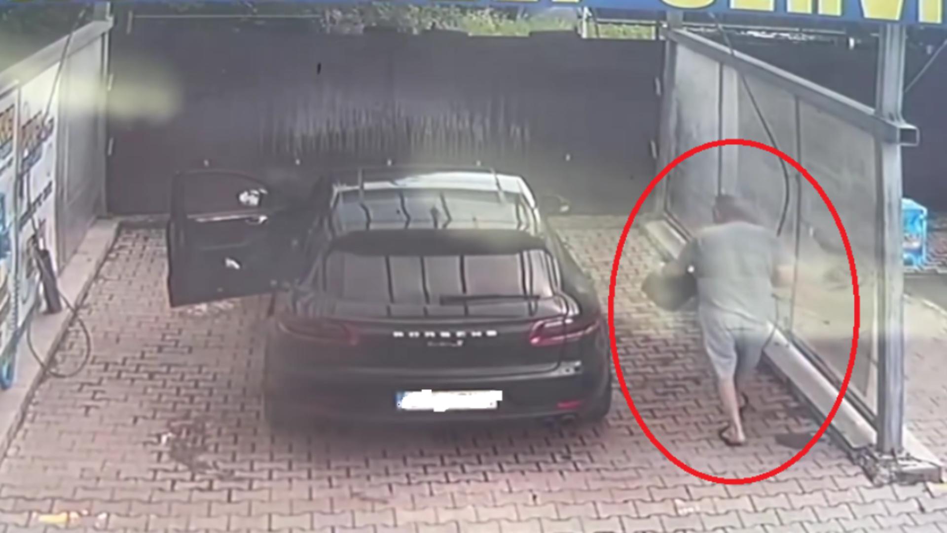 Șoferul unui bolid de lux a furat găleata și peria cu care se spală mașinile dintr-o benzinărie. Imaginile au devenit virale: ce spun internauții – VIDEO