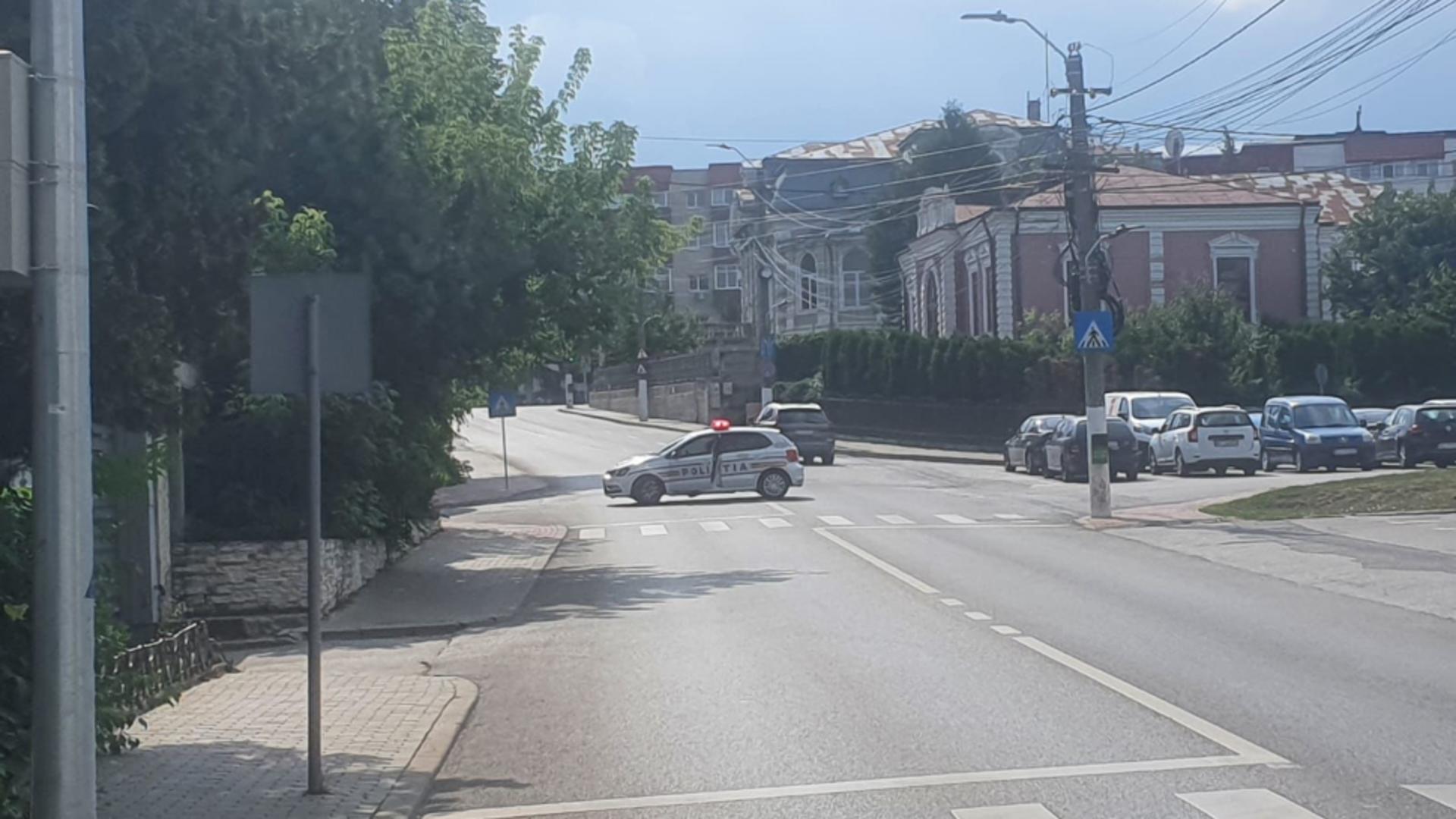 Alertă în Roman după ce un bărbat s-a prezentat la Poliție cu un proiectil în mașină. Ce măsuri au luat oamenii legii - FOTO