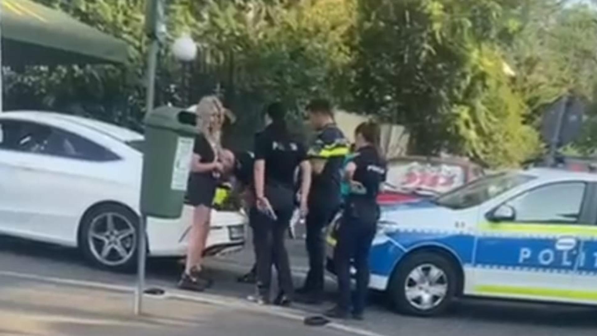 Sonia Ferrari, oprită în trafic de polițiști. Vedeta se afla la volan fără permis – SURSE