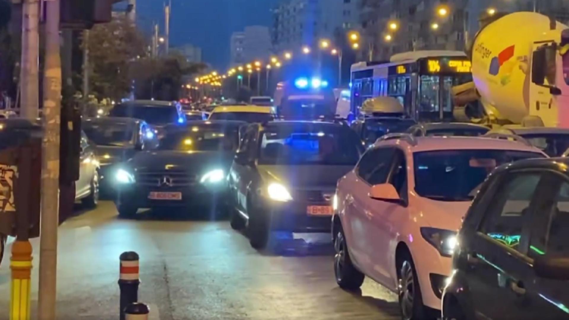 Accident grav în Capitală: Coliziune între 2 mașini în intersecția periculoasă de la Morarilor - FOTO&VIDEO