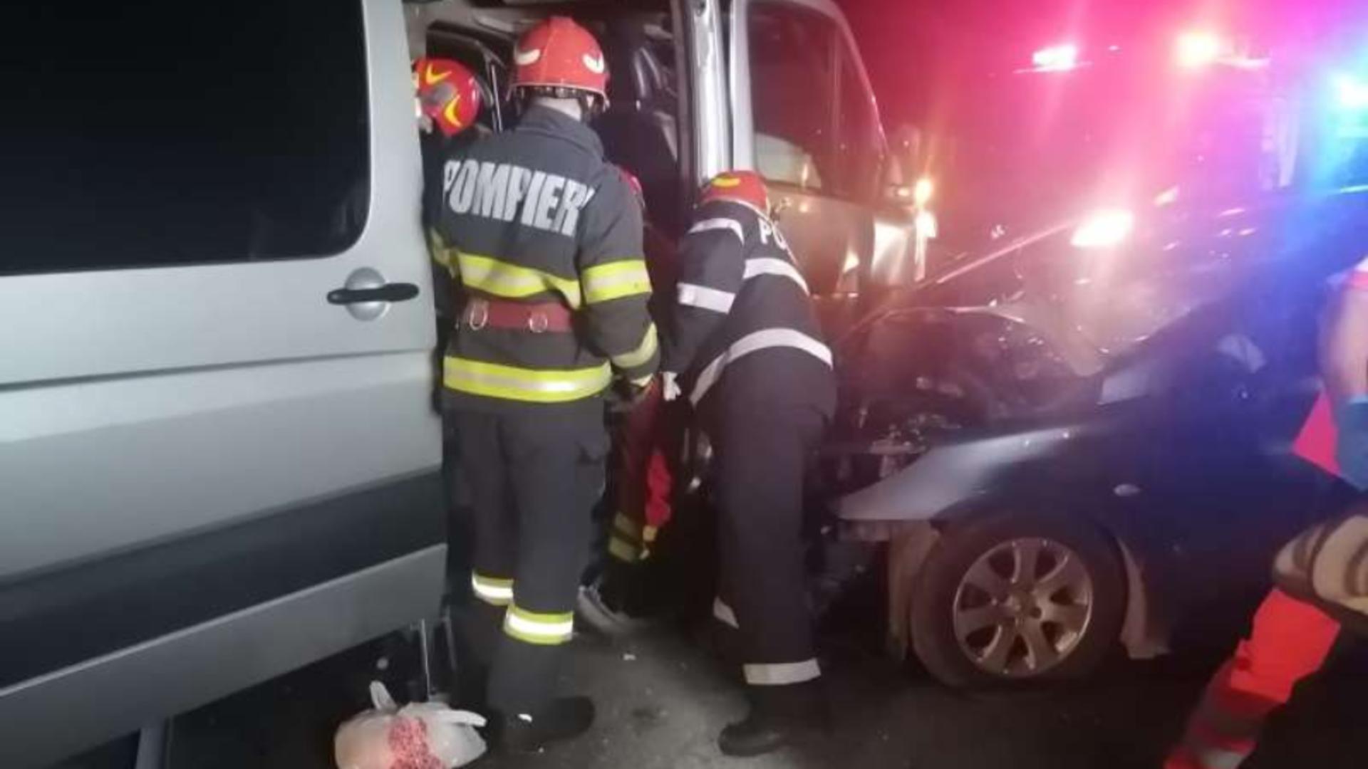 Accident grav, în Suceava: 5 victime, după impactul dintre un microbuz și un autoturism