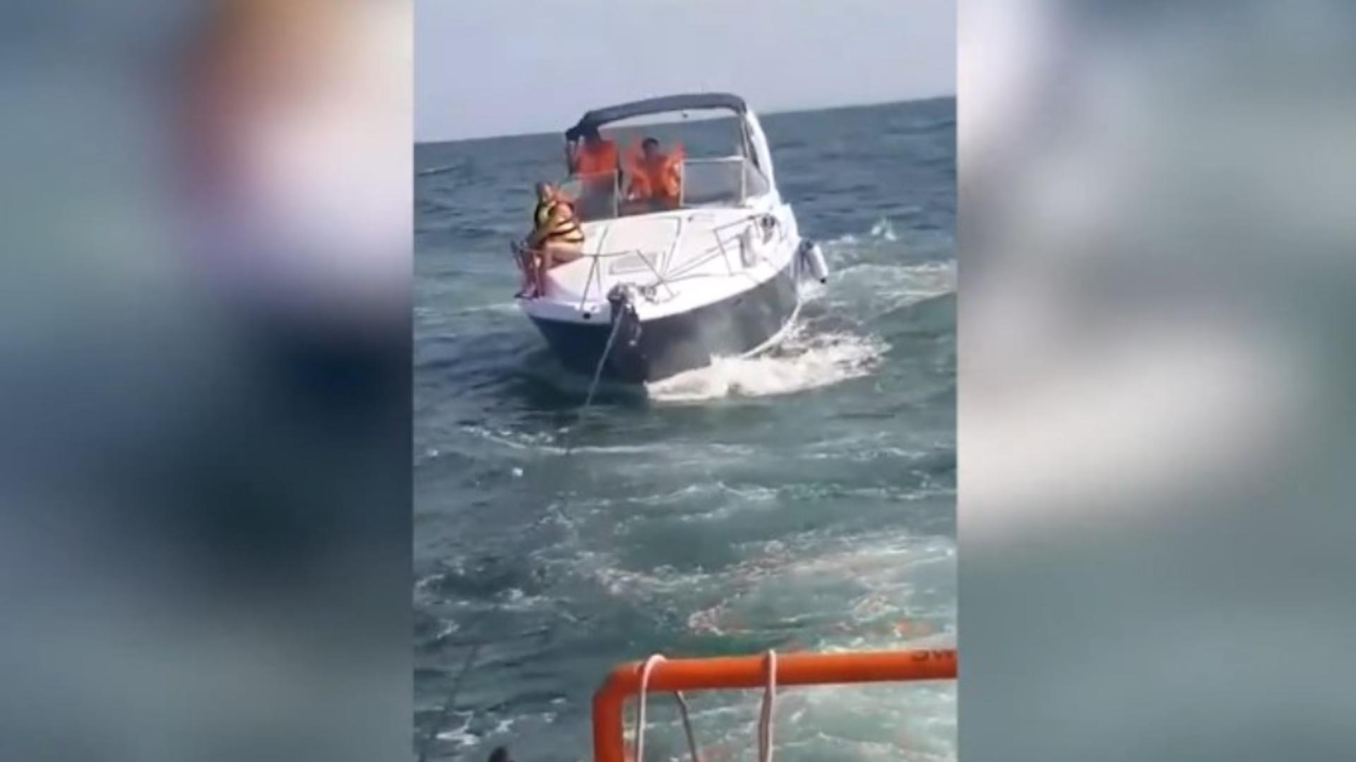 Operațiune de salvare contracronometru în Marea Neagră: 6 oameni, blocați pe o barcă