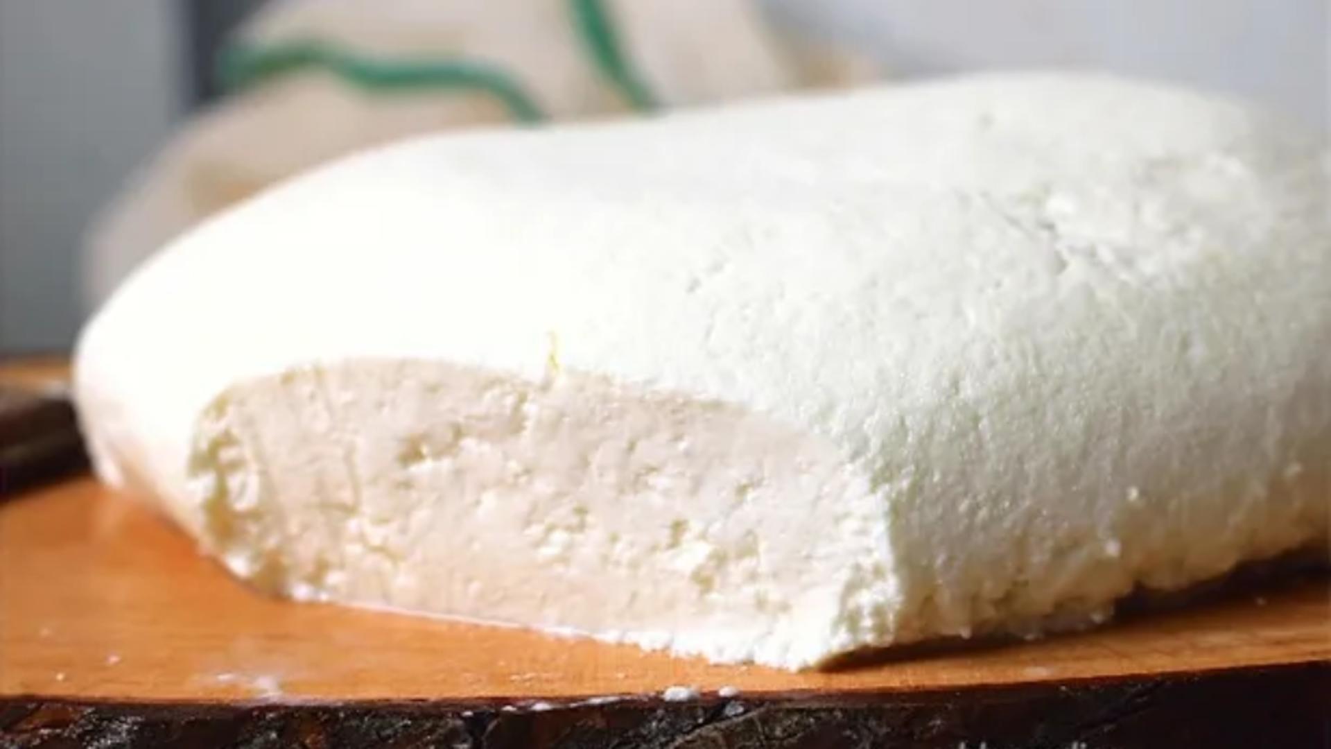 Cum recunoști brânza plină de chimicale din piețe și hipermarketuri