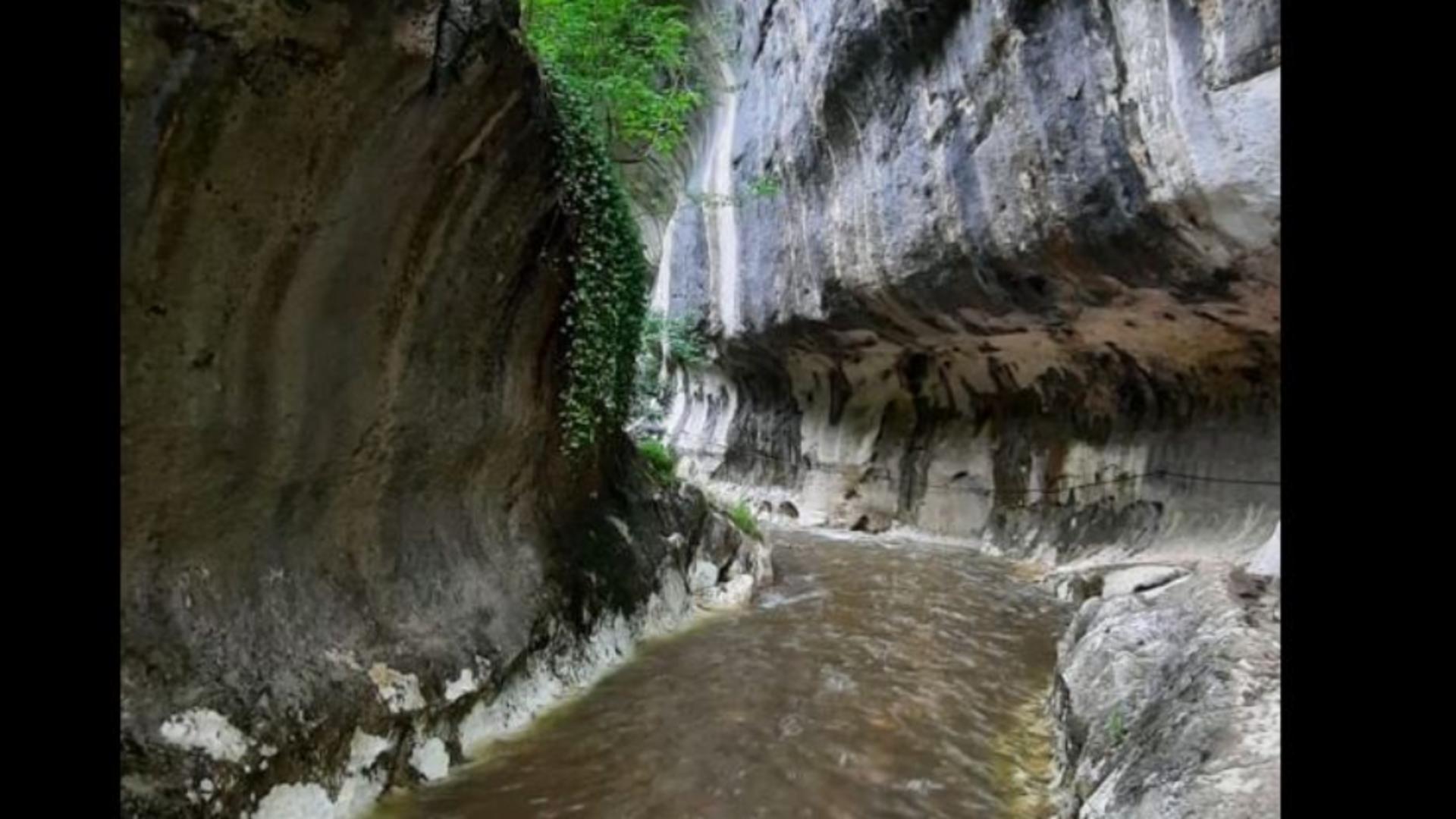 Una dintre cele mai mari atracții turistice din Hunedoara, închisă din cauza alunecărilor de teren