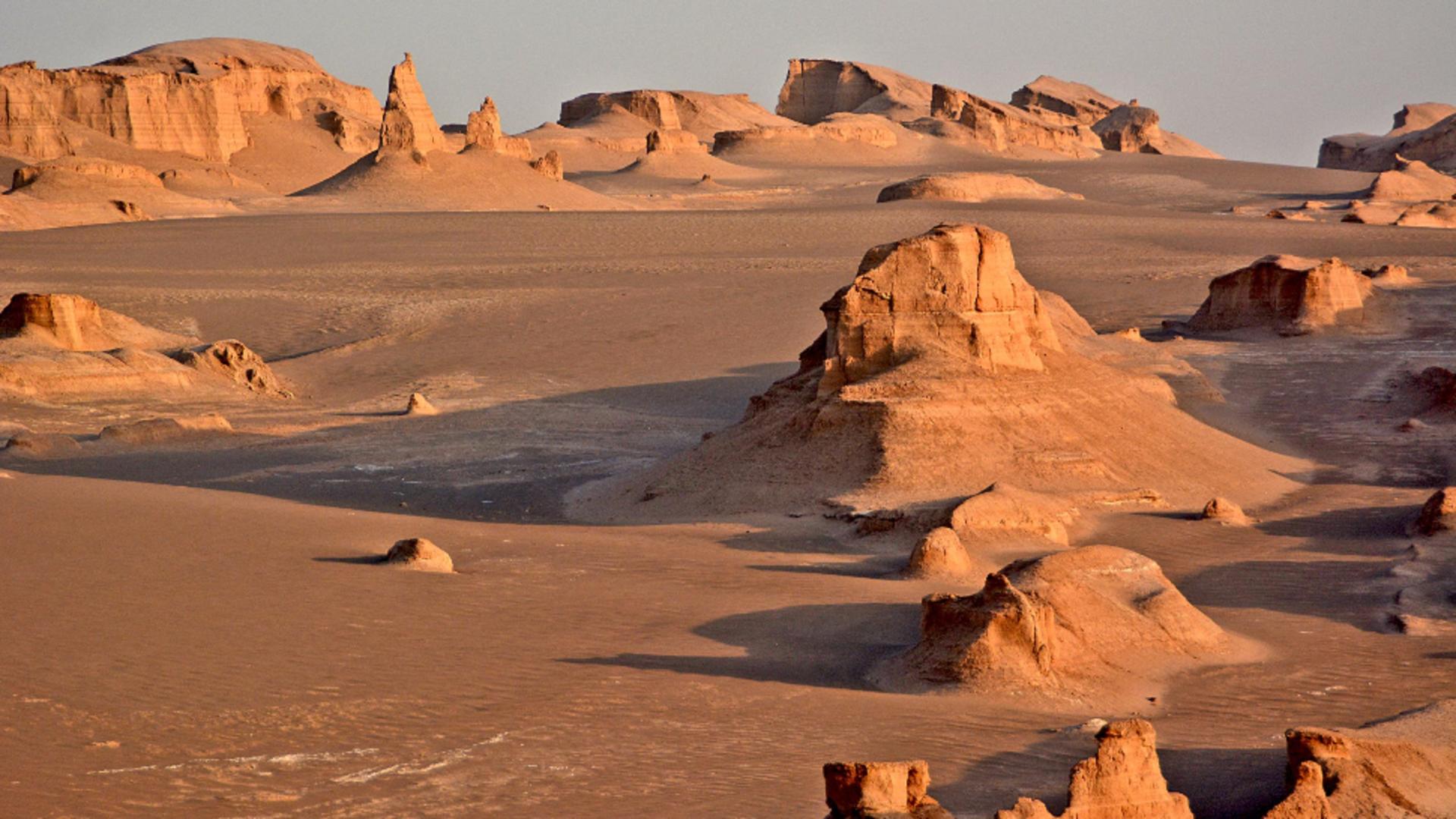 Desertul Lut, cel mai fierbinte loc al planetei
