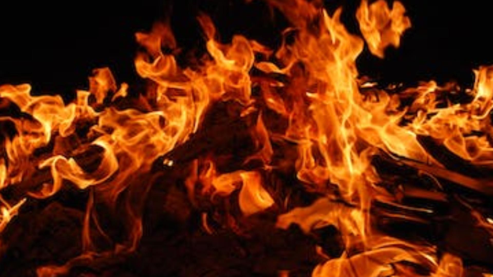O româncă a murit într-un incendiu în Spania. Focul, pus la cale de doi români
