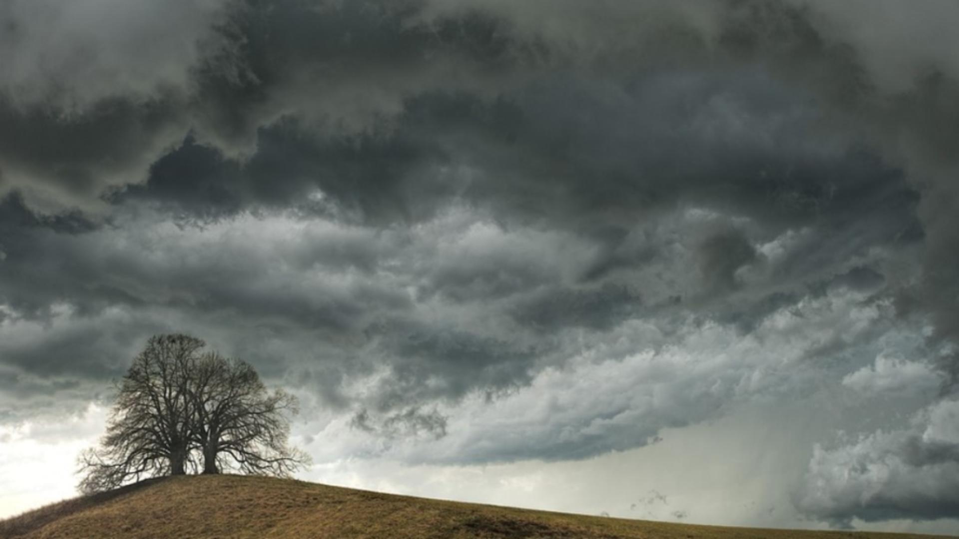 Alertă meteo: cod portocaliu de furtuni violente