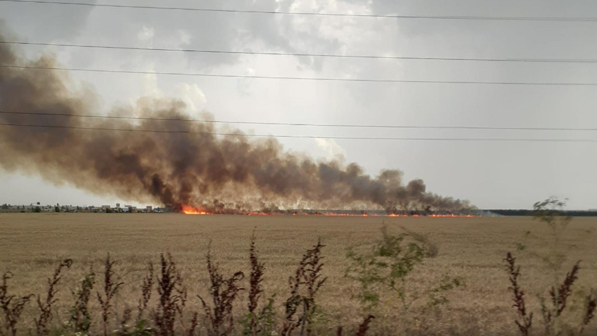 Incendiu de proporții lângă Ploiești (foto: ploiesti.ro)