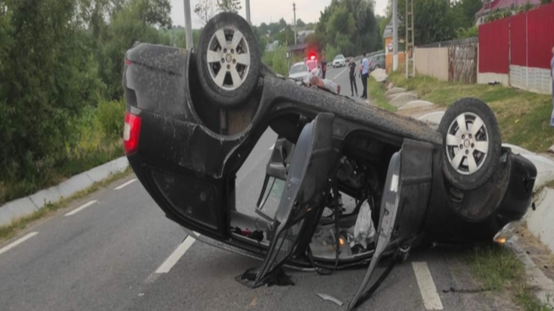Accident teribil cu 5 victime în județul Galați: O mașină s-a răsturnat și a intrat într-un cap de pod - FOTO