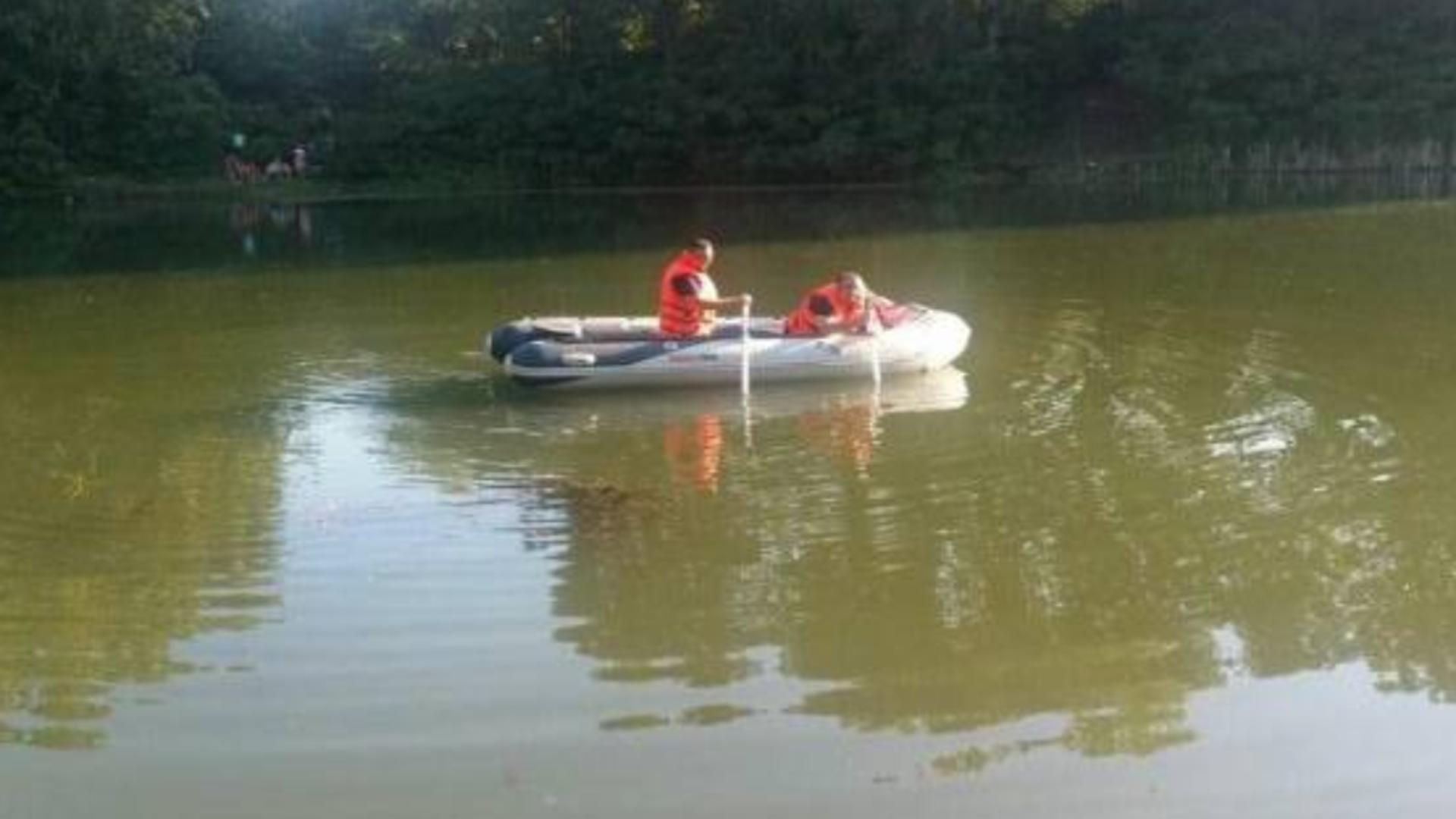 Un medic de 31 de ani, dispărut în apele unui mare lac din Timiș – Mobilizare uriașă la Gozna: salvatori din trei județe