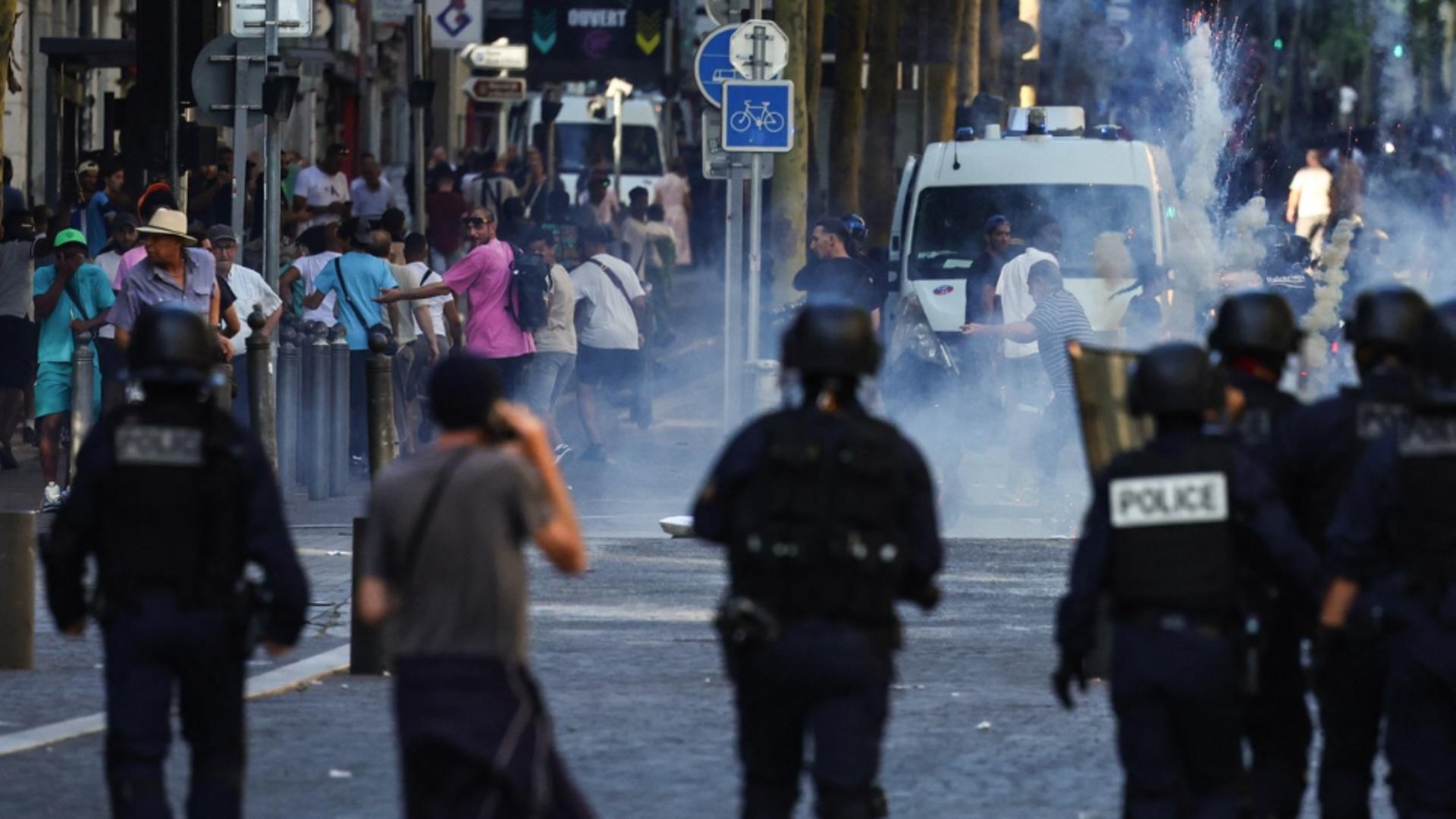 Intervenție a poliției la protestele de vineri (Profimedia)