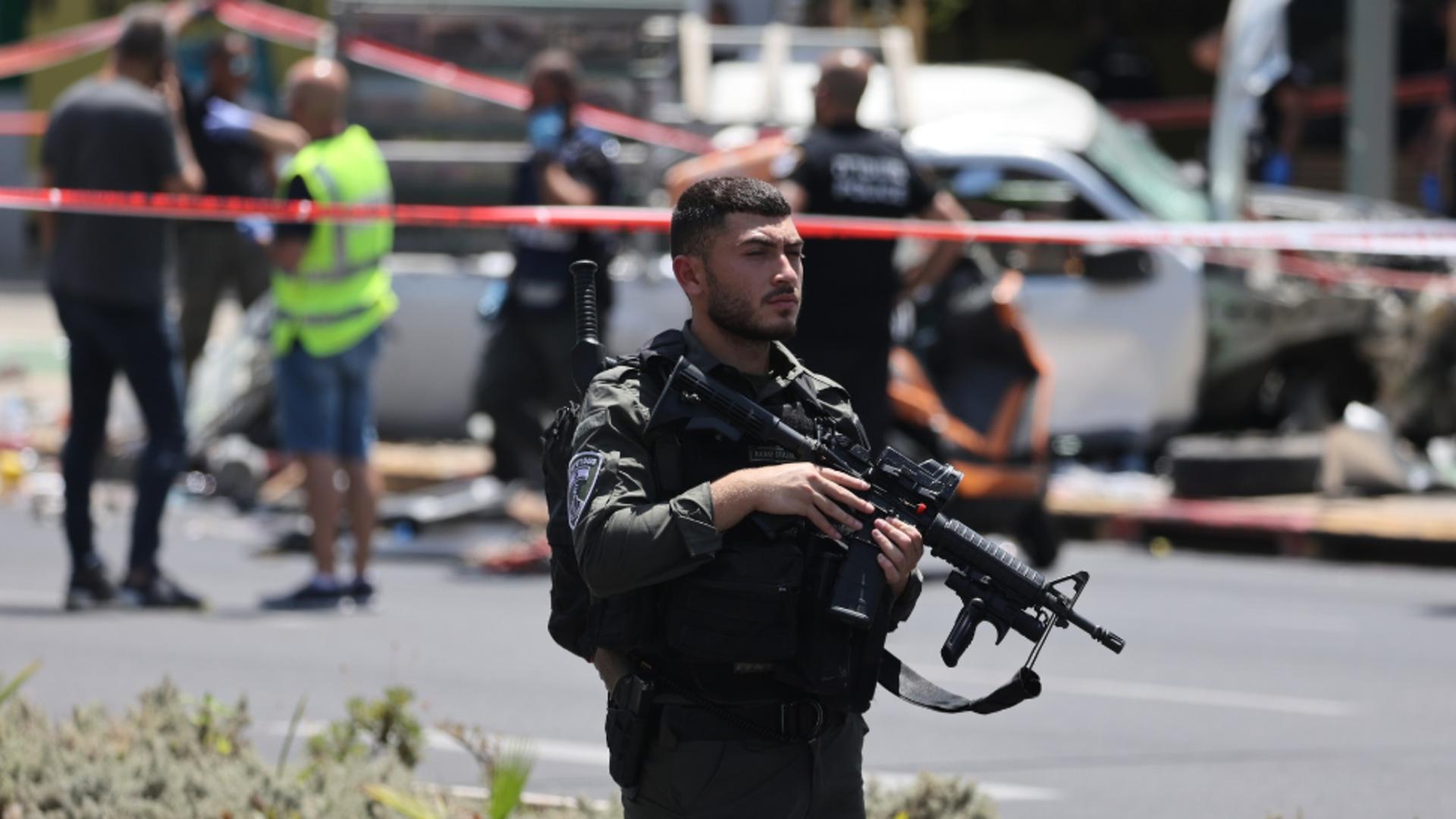 Atentat terorist la Tel Aviv. O mașină a intrat în plin în pietoni, apoi șoferul a coborât să înjunghie oameni la întâmplare: cel puțin 6 victime