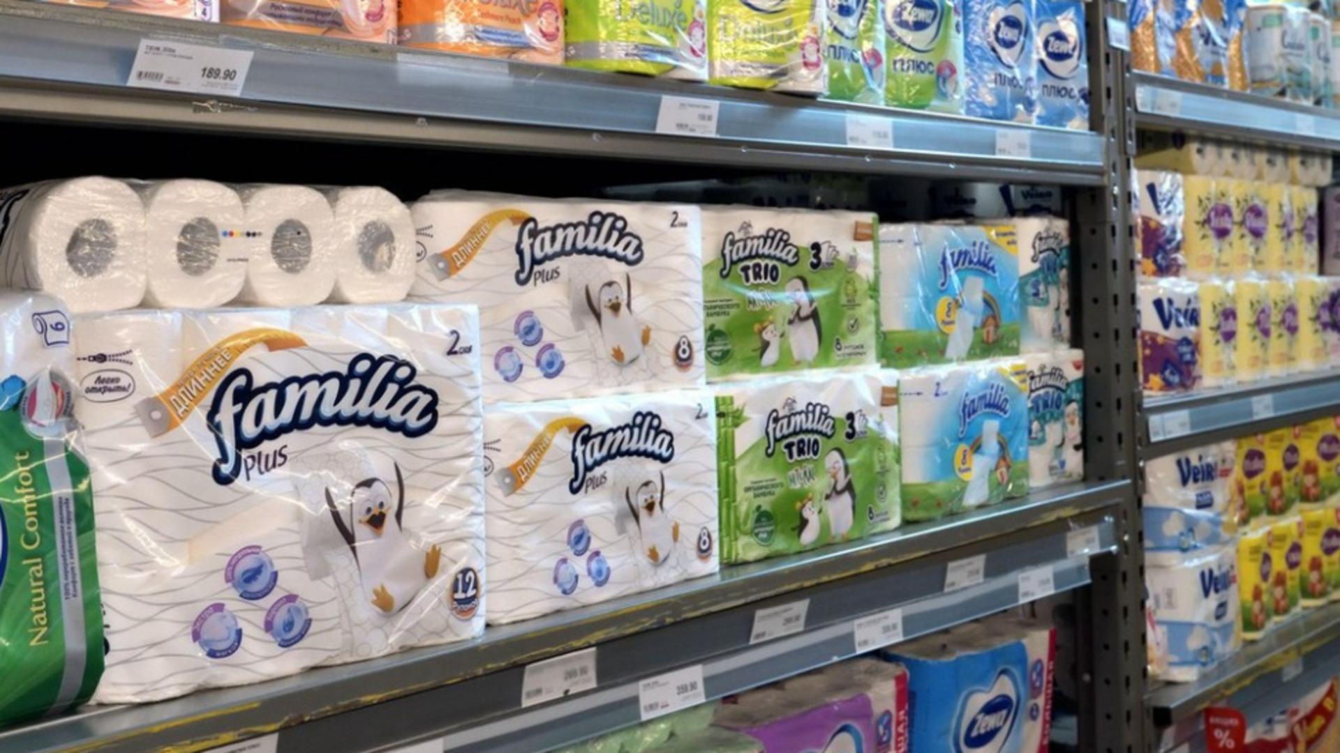 Unele supermarketuri ”ascund” produsele esențiale dintr-o strategie de marketing. Foto: Profimedia