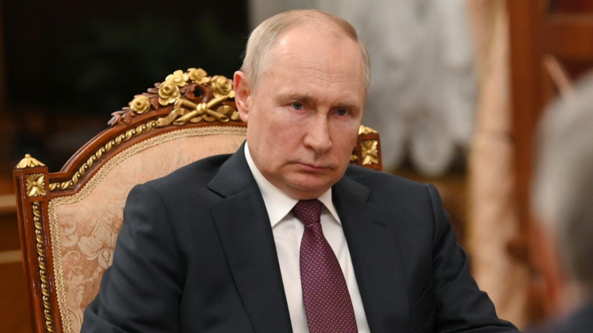 Vladimir Putin apasă pedala mașinăriei de război. Legea cu amenzi drastice pentru cei care evită serviciul militar, promulgată