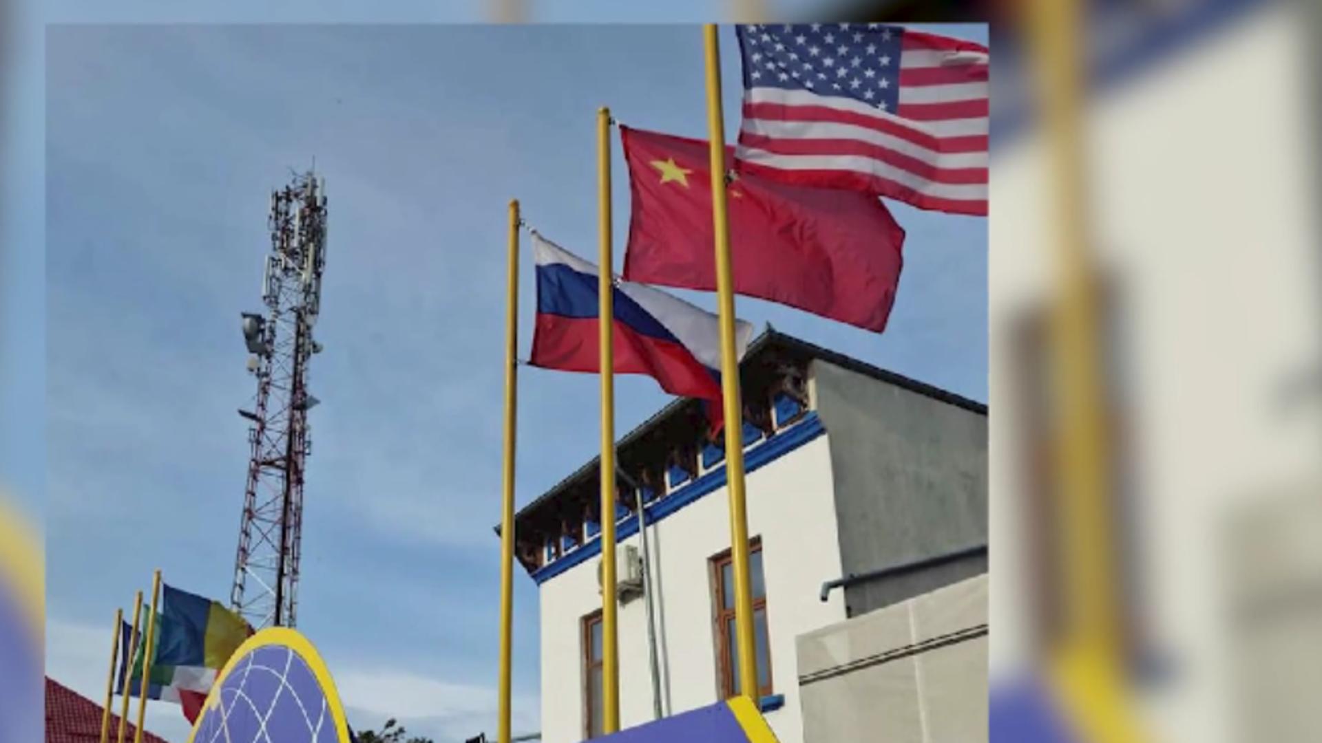 Steagul Rusiei flutură mândru pe gara din Buzău