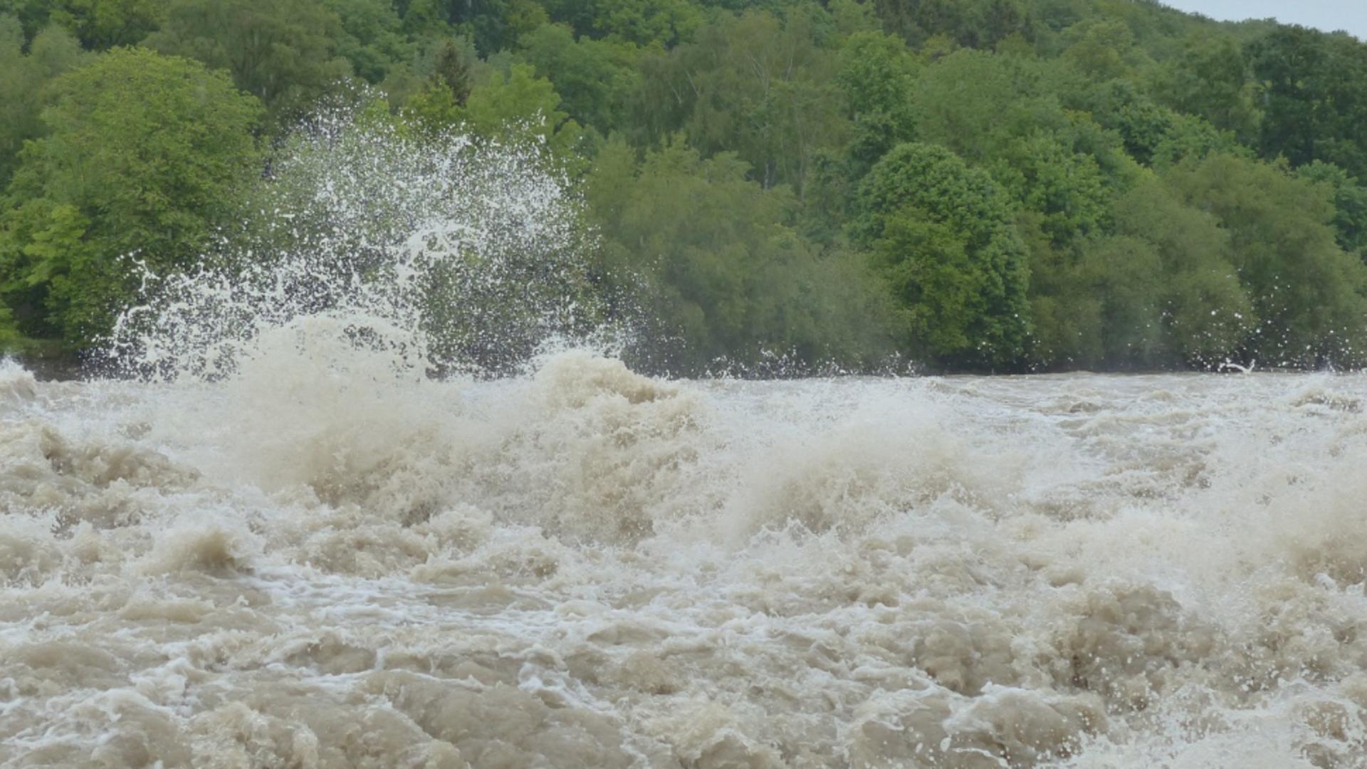 Hidrologii avertizează cu privire la riscul producerii de viituri în următoarea perioadă 