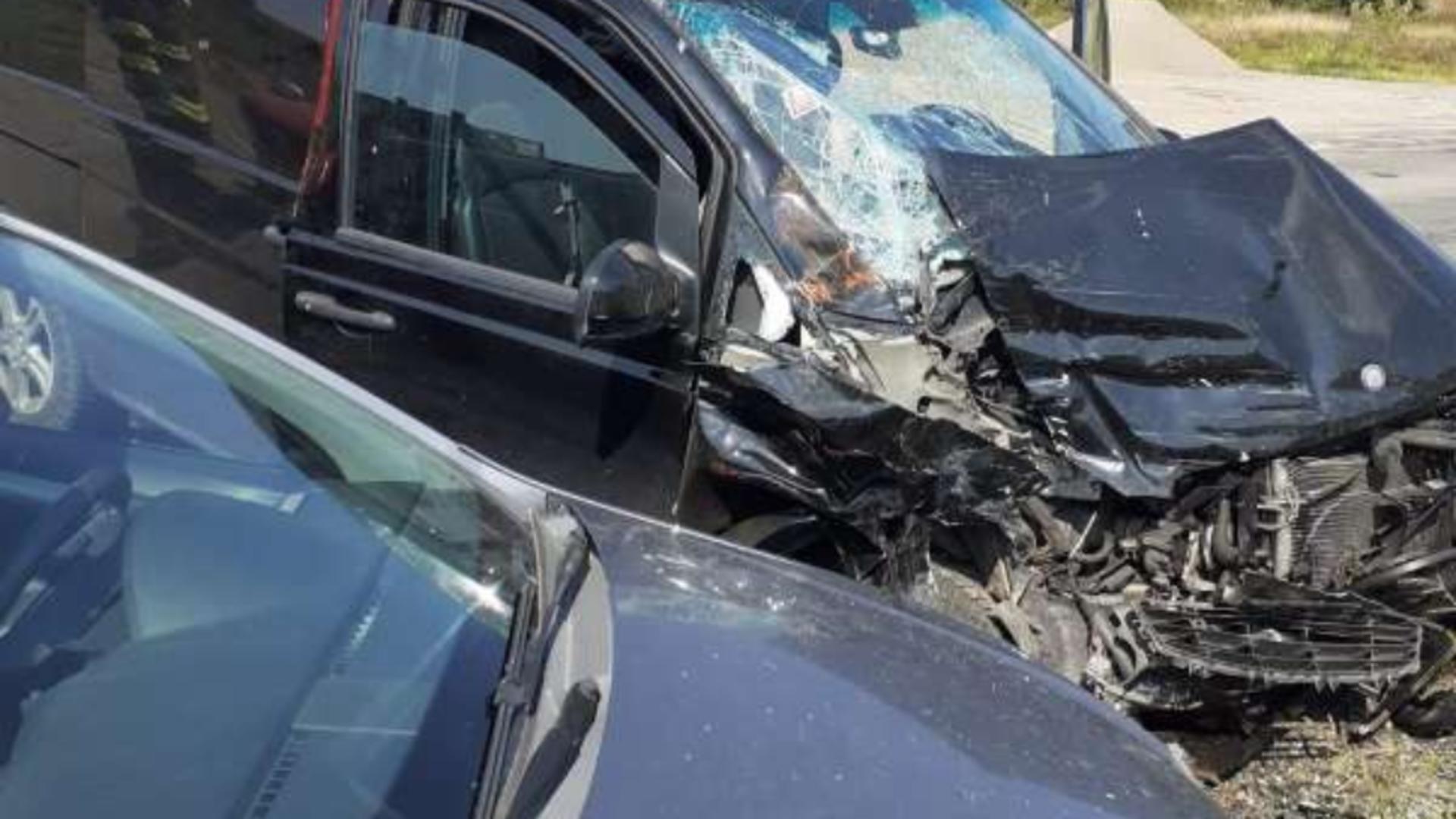 Accident grav, în Cluj: un microbuz, un camion și un autoturism, făcute praf!