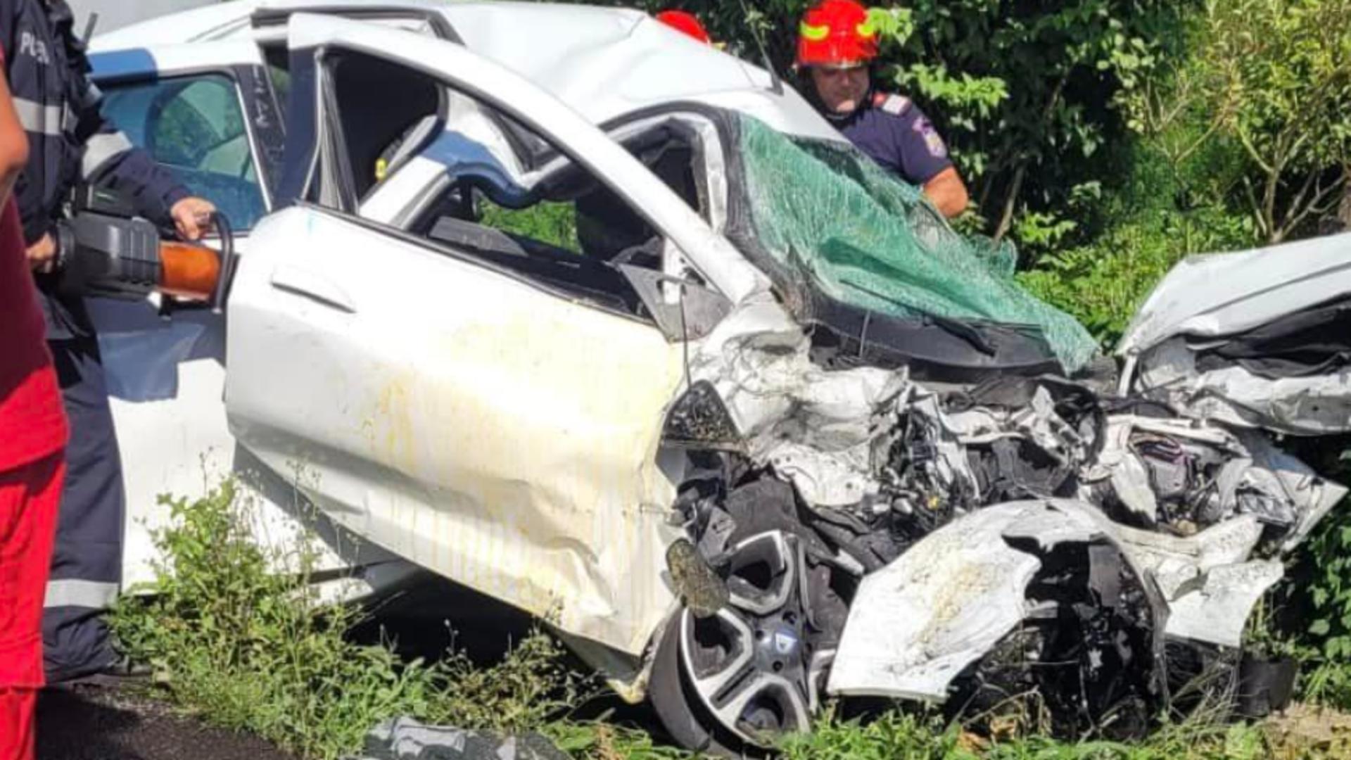 Accident GRAV pe Valea Oltului între o mașină și un TIR: Coliziunea violentă pe DN7 a ucis un bărbat de 60 de ani - Traficul e blocat