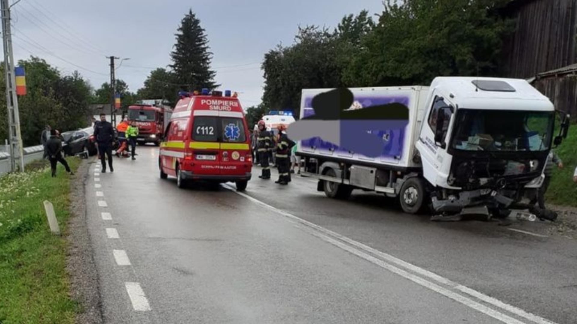 Accident violent în Neamț: 6 răniți după ciocnirea între un TIR și o mașină – Intervenție masivă pompieri și SMURD