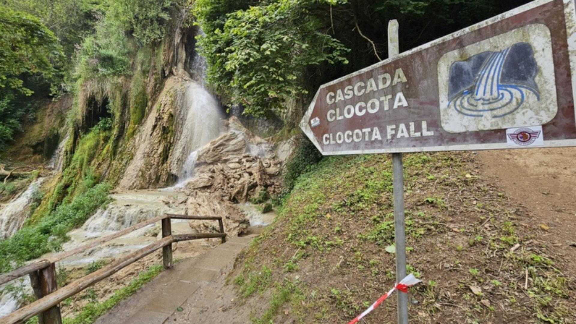 Una dintre cele mai spectaculoase cascade din România s-a surpat parțial. Turiști ignoră avertismentele – VIDEO