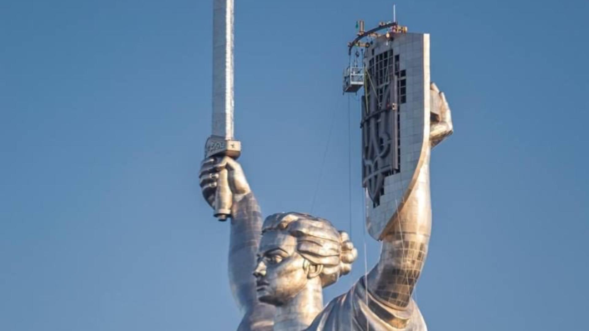 Război în Ucraina, ziua 530: Ucraina a scos simbolurile sovietice de pe monumentul Patriei Mamă din Kiev. Cum decurg ostilitățile pe front – LIVE TEXT