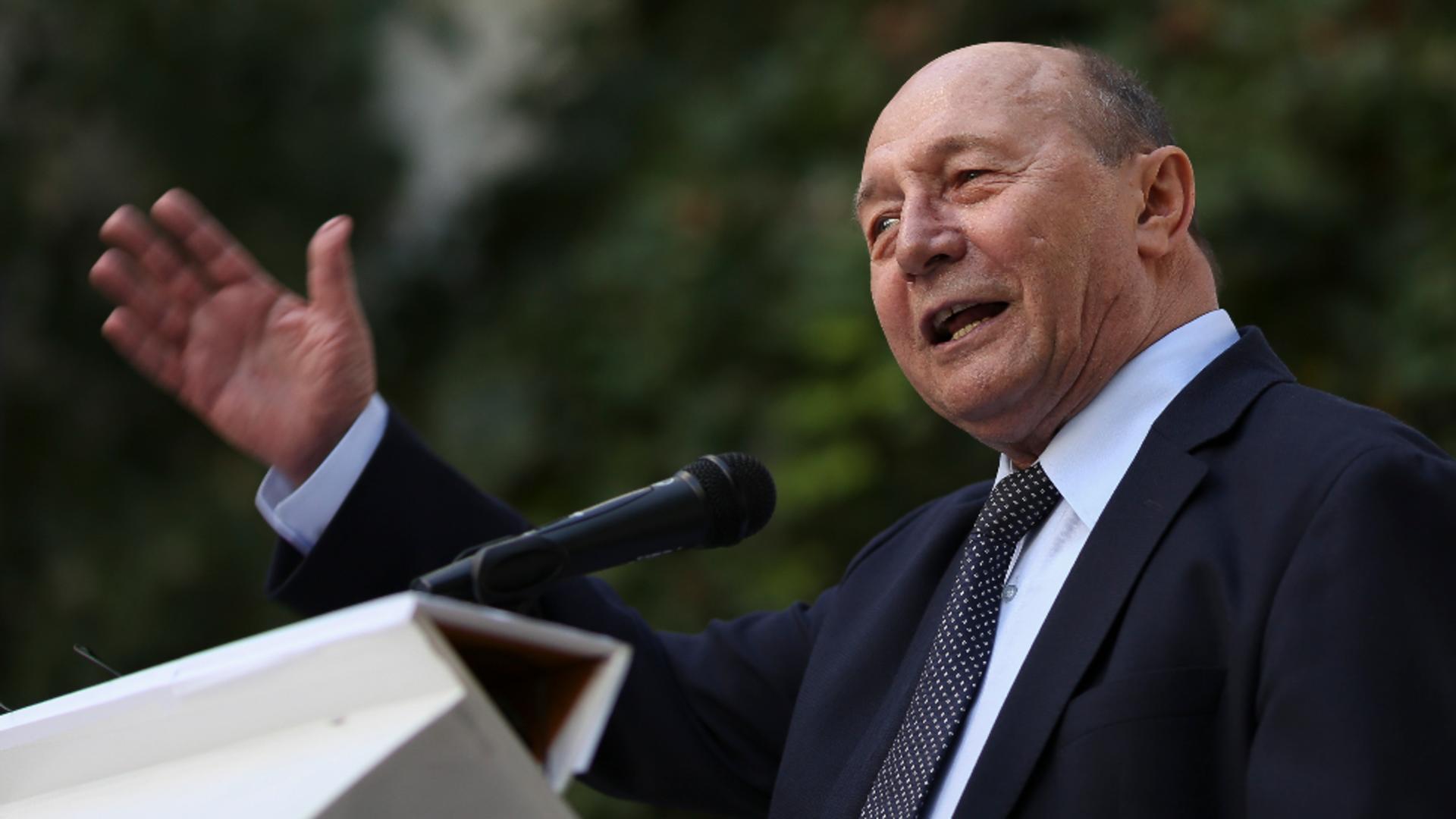 Traian Băsescu, din ce în ce mai bogat: sumele colosale pe care le încasează fostul președinte 