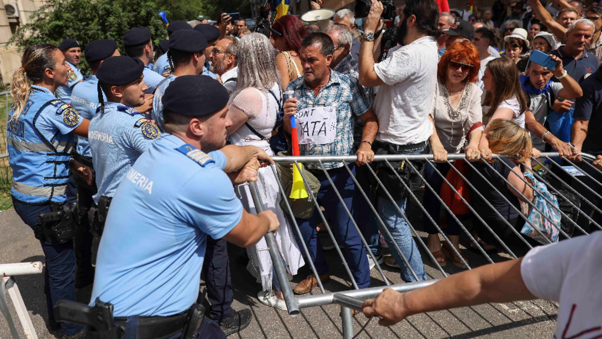 Jandarmeria Capitalei a aplicat amenzi in valoare de 9.700 de lei participanților la protestul AUR din fața Ministerului Sănătății
