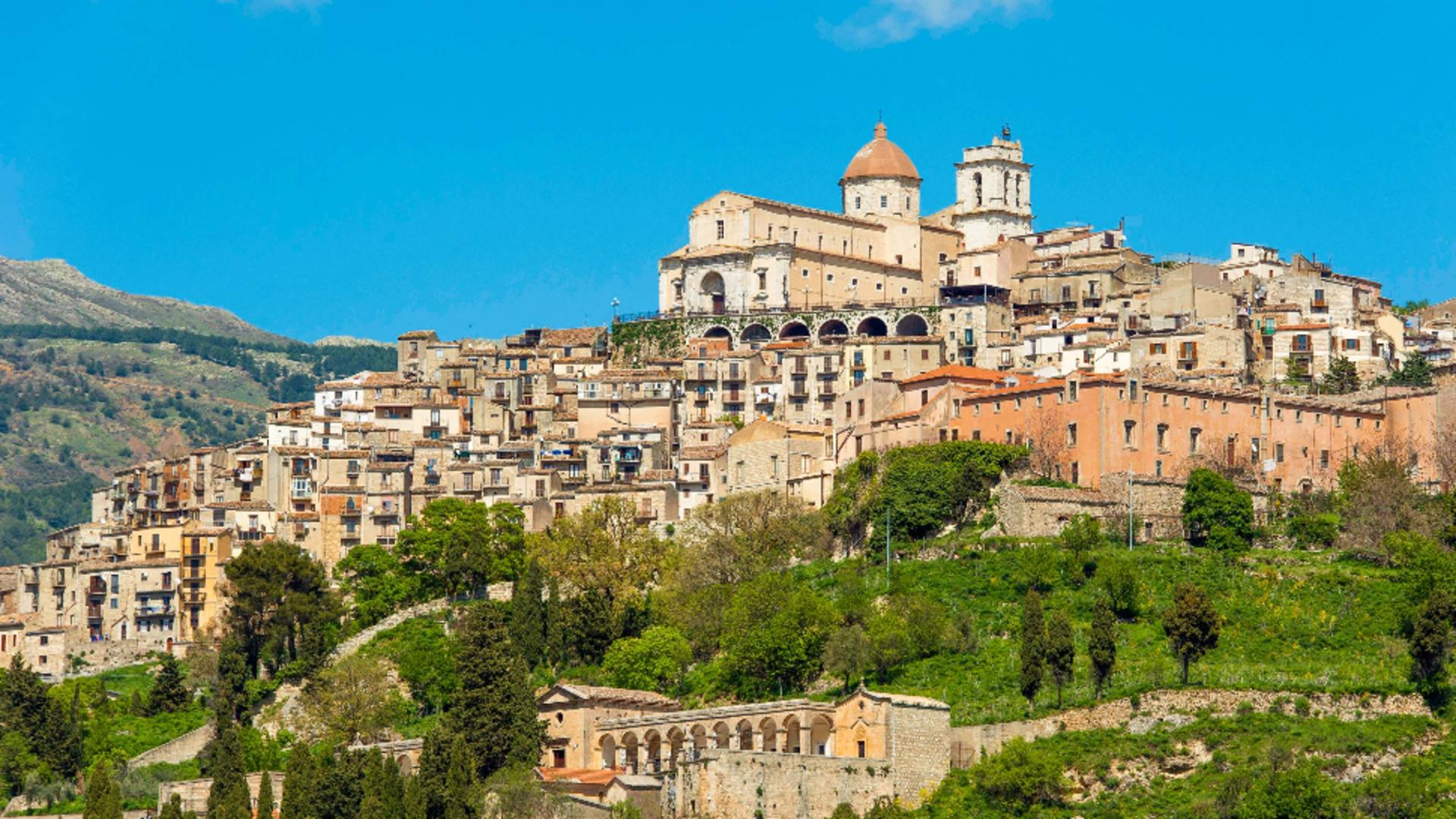 Localitatea din Italia care DĂ BANI oricui vrea să se mute acolo. 5.000 de euro pe loc și oportunitatea unui nou început