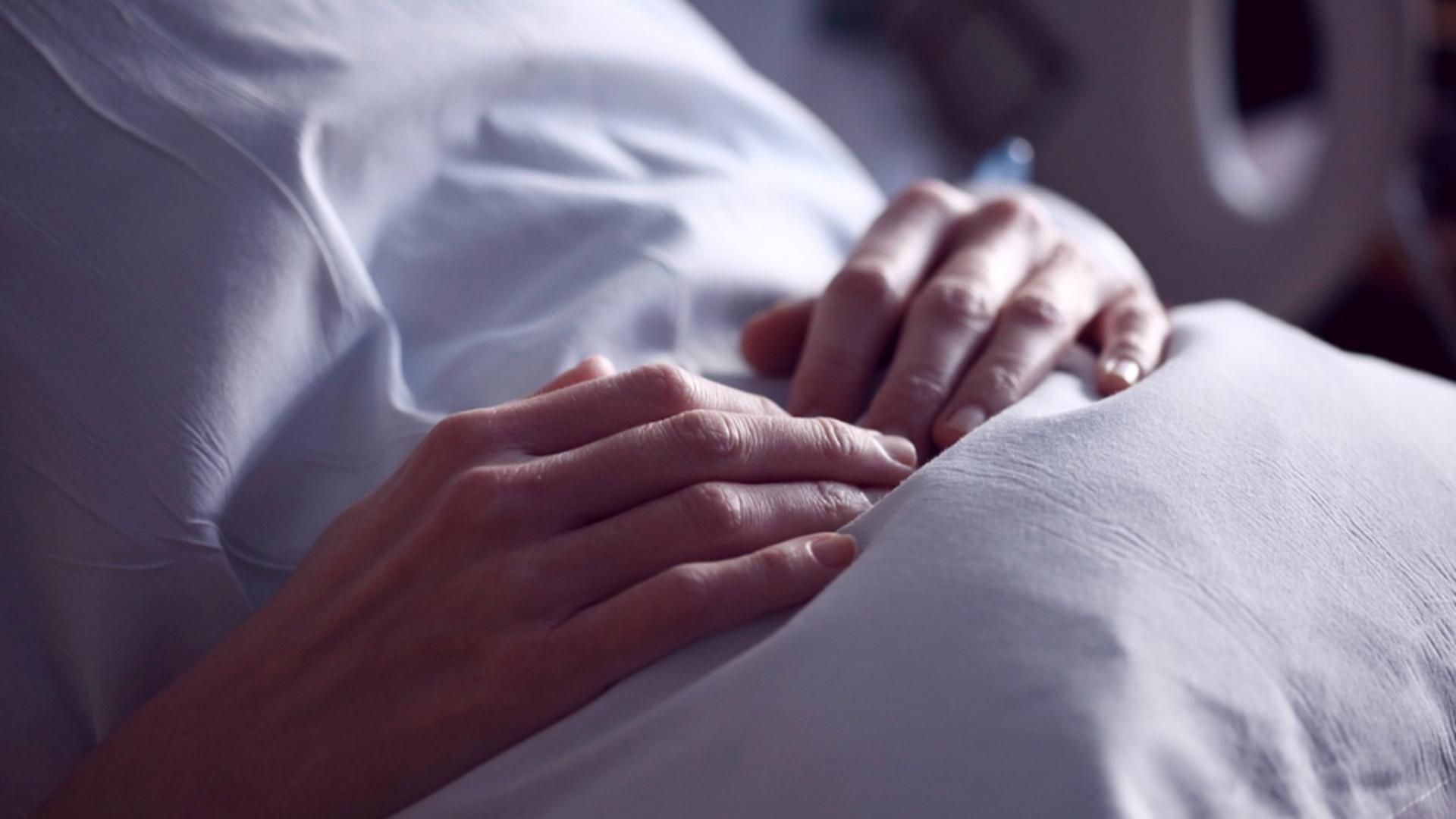 O femeie a sunat la numărul de urgenţă de pe patul de spital: “Am crezut cu adevărat că o să mor”