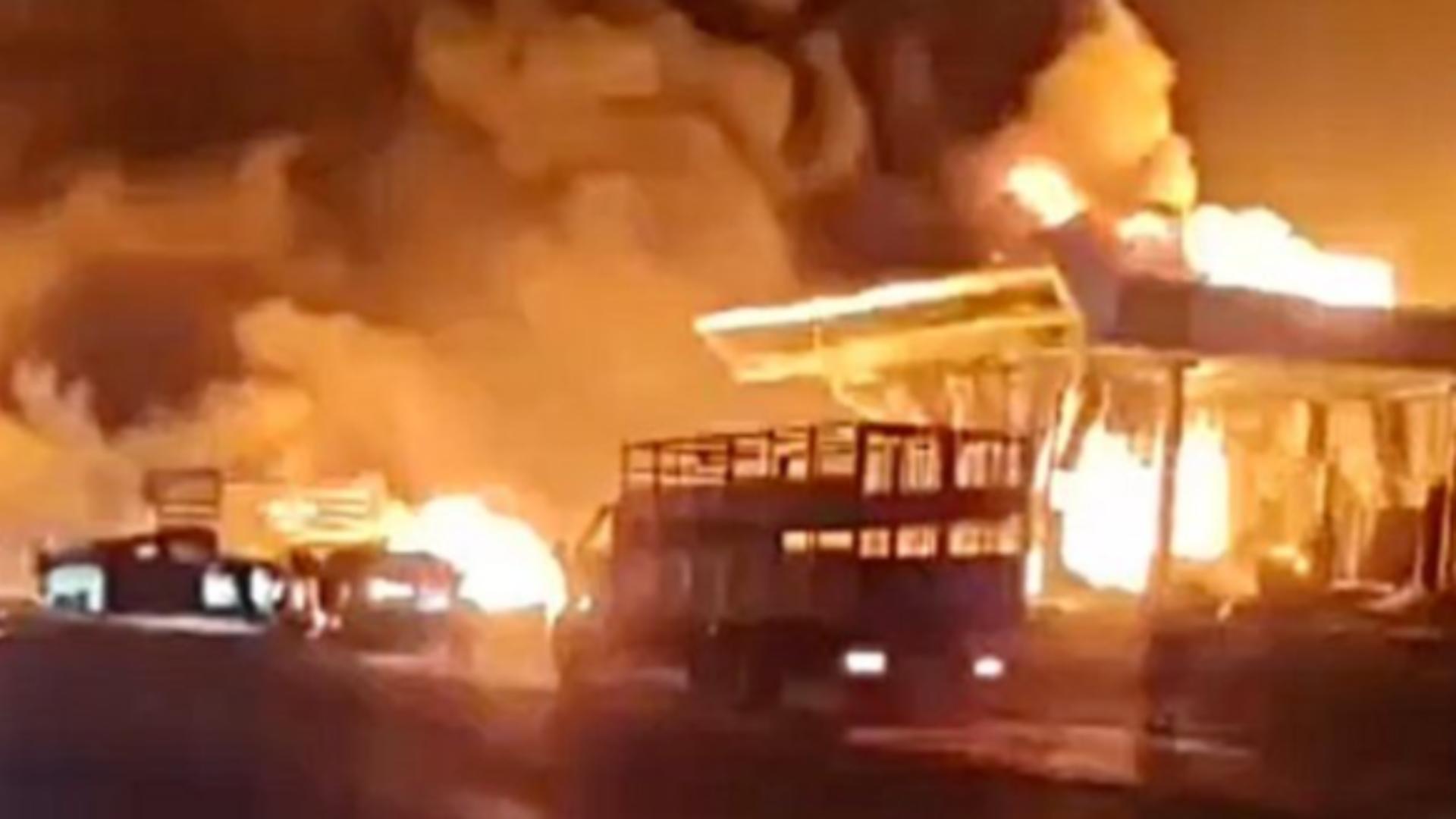 Explozie urmată de un incendiu la o benzinărie din Rusia / Captură Twitter