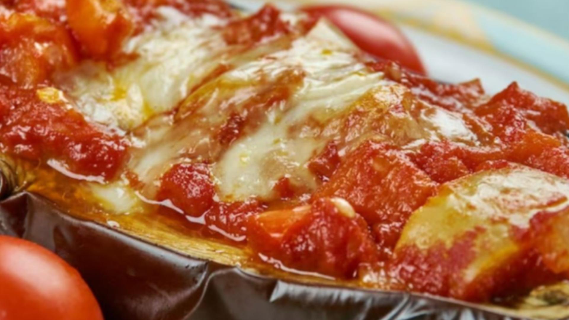 Deliciul verii: vinete cu roșii și mozzarella. Mulți spun că este rețeta favorită a sezonului estival
