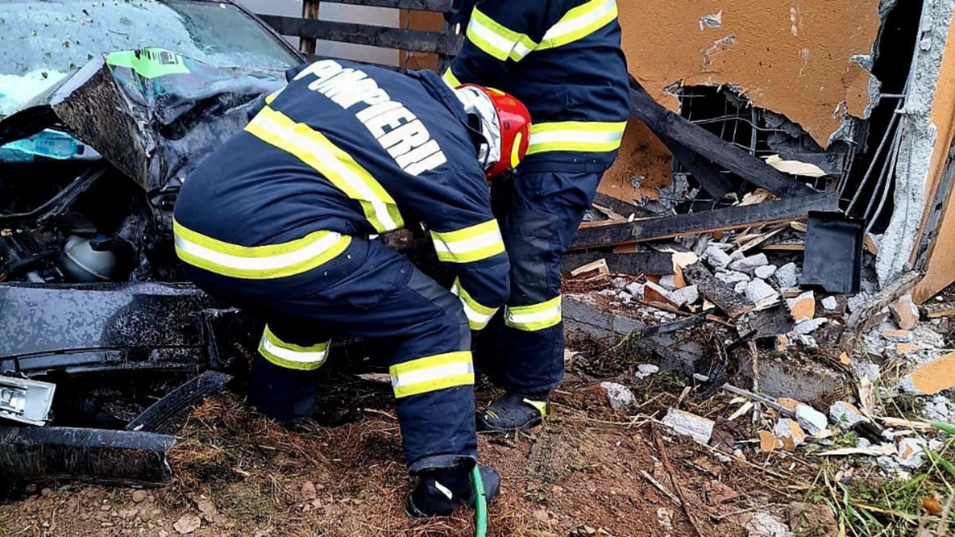 4 persoane, la spital în urma unui accident violent în județul Giurgiu. Una dintre victime, transportată cu elicopterul SMURD - FOTO