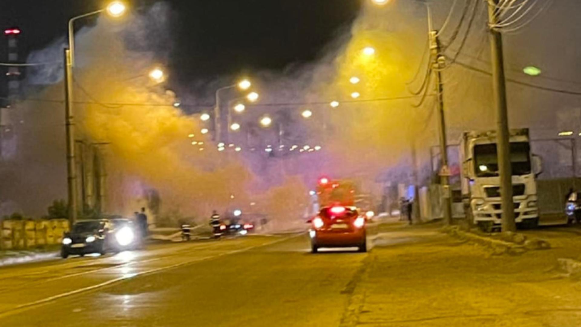 Accident mortal în Ploiești – 2 tineri au ars în mașina care a luat foc după impactul puternic cu un stâlp
