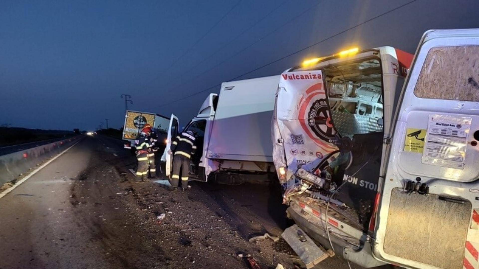 Prăpăd pe străzile din România – Un nou accident grav pe DN1 Ploiești – Brașov – Trei autoutilitare s-au făcut praf