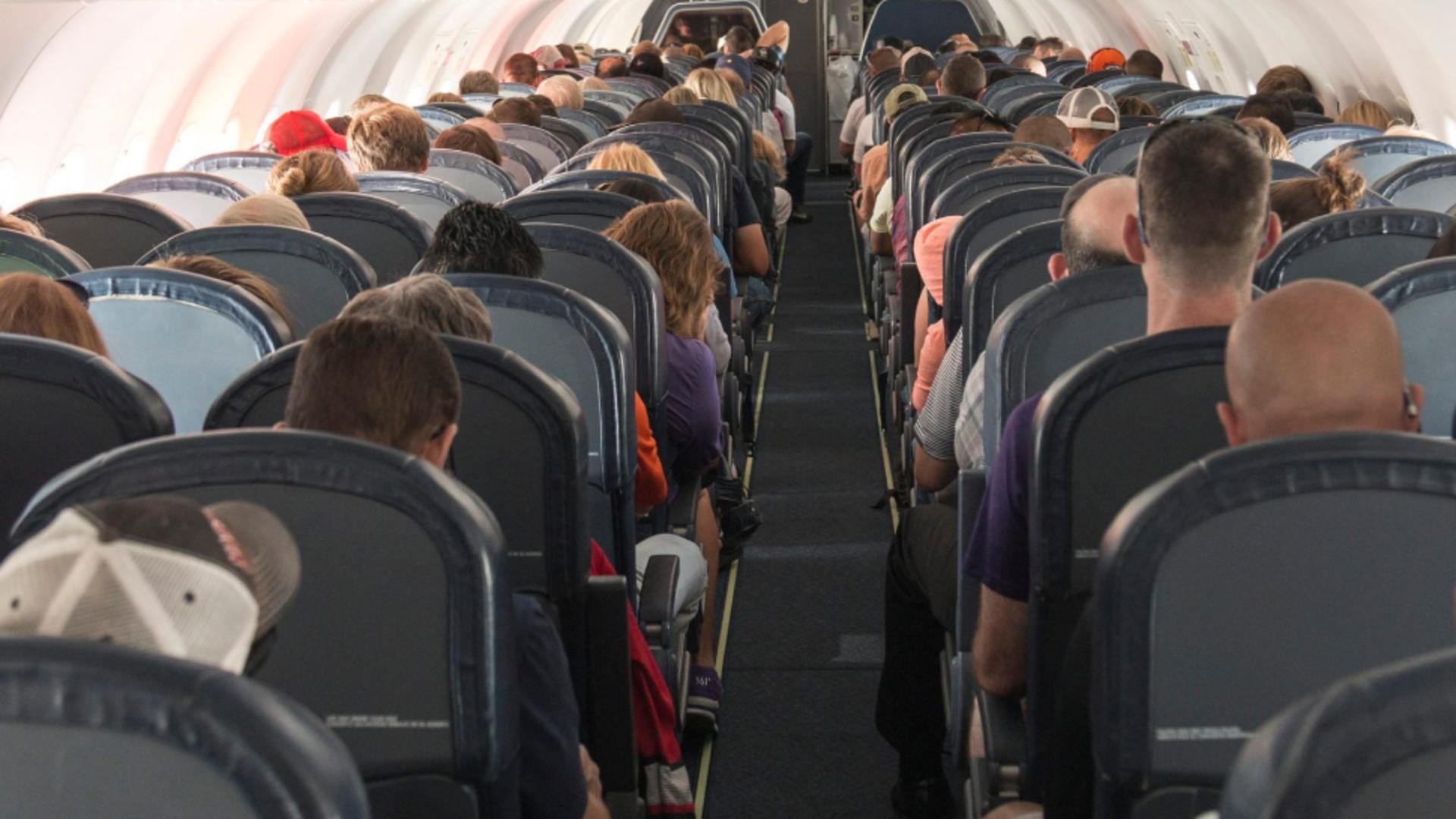 Un pasager s-a îmbătat și a făcut circ într-un avion pe ruta Londra - Iași