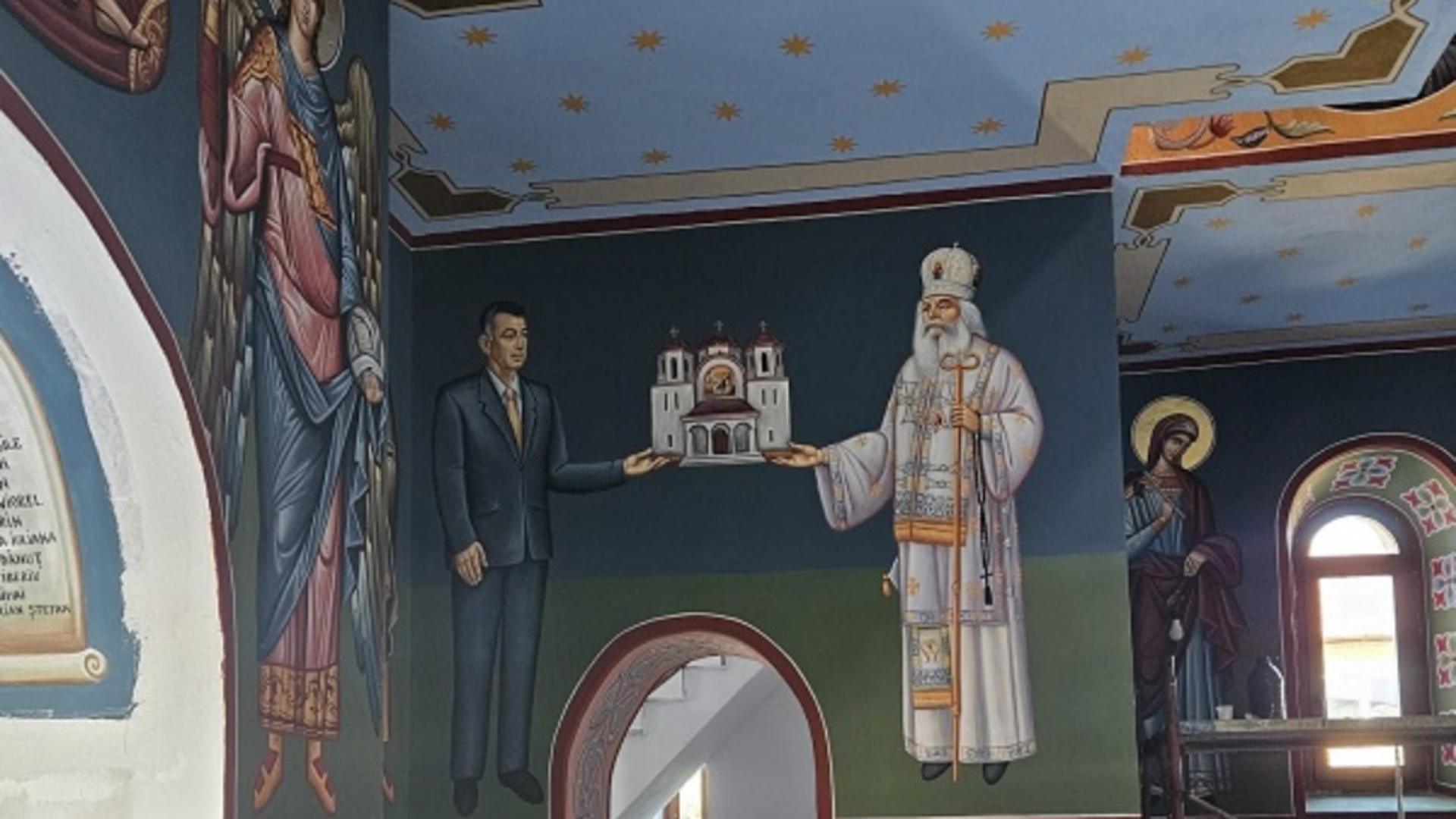 Șoc într-o biserică din Banat. Localnicii l-au descoperit pe primar pictat pe perete