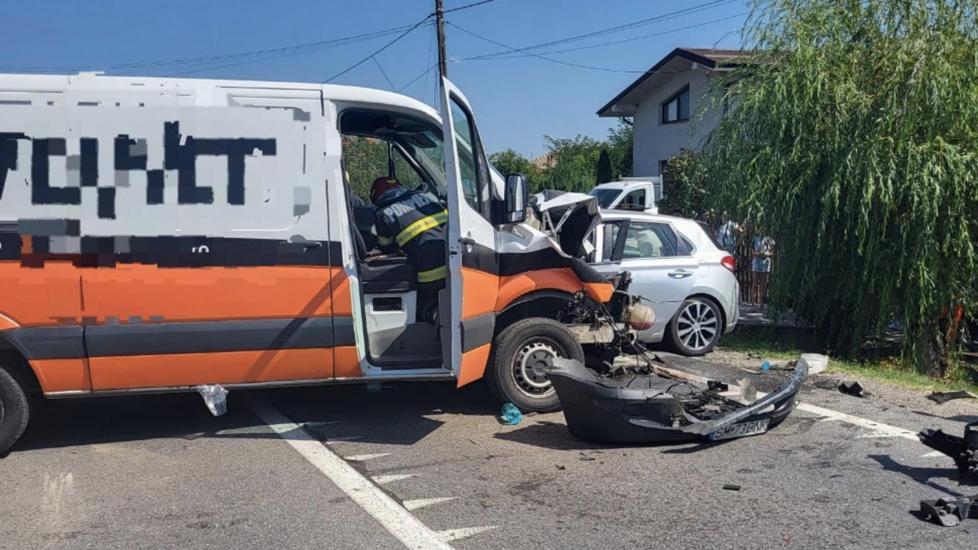 Carambol la Ciuperceni. 3 mașini s-au tamponat. Foto/ISU