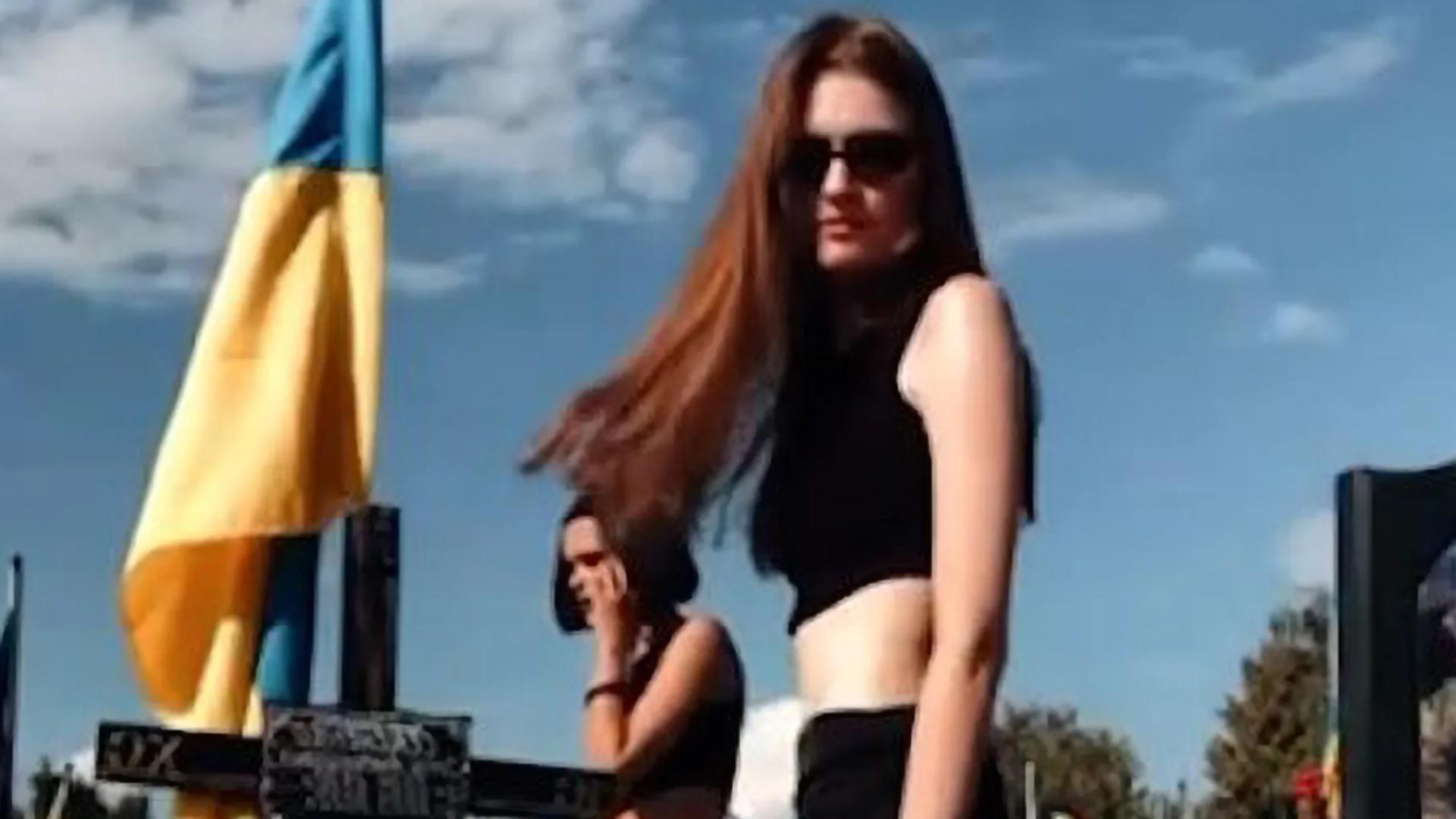 Surorile ucrainence care au dansat pe mormintele unor soldați riscă ani grei de pușcărie – VIDEO