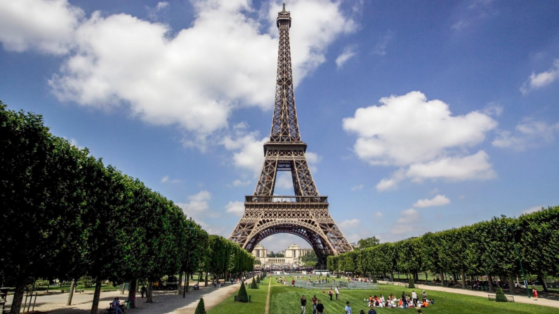 O aventură de neuitat, pentru doi americani la Paris. S-au îmbătat și au adormit în Turnul Eiffel