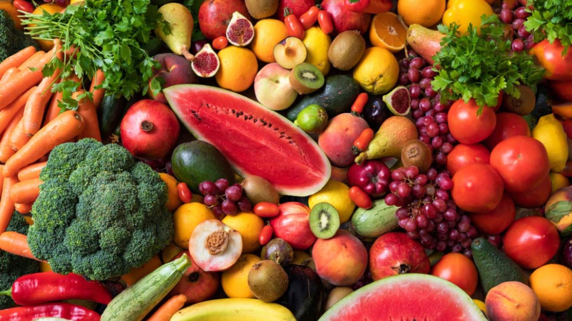 Ce se întâmplă în corpul tău dacă mănânci prea multe legume și fructe. Balonarea, crampele stomacale, parte din „meniu”