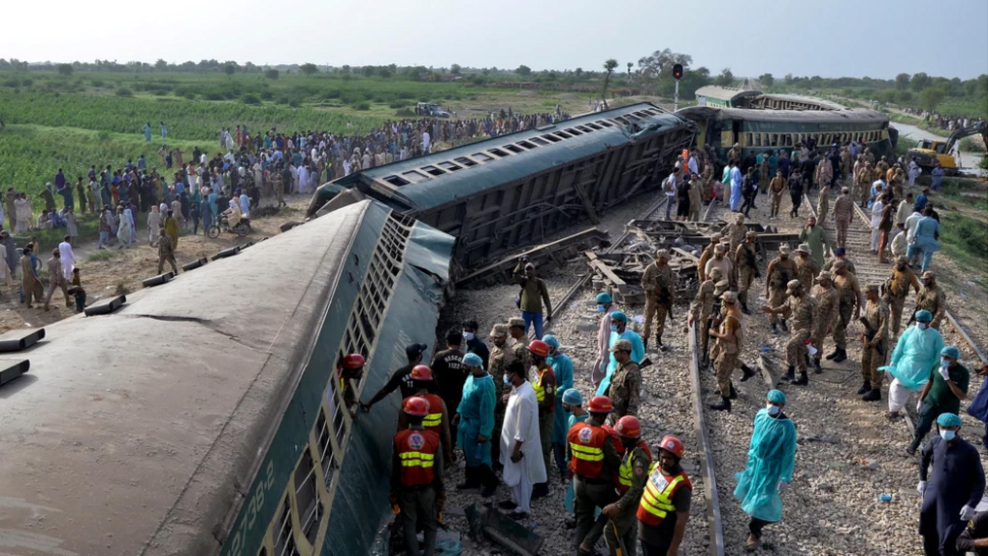 22 de oameni au murit și 50 au fost răniți după ce un tren a deraiat