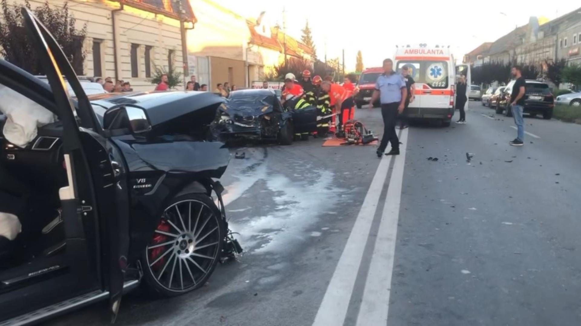Accident grav în Lugoj. Patru oameni, între care o fetiță de 5 ani, au ajuns la spital | VIDEO