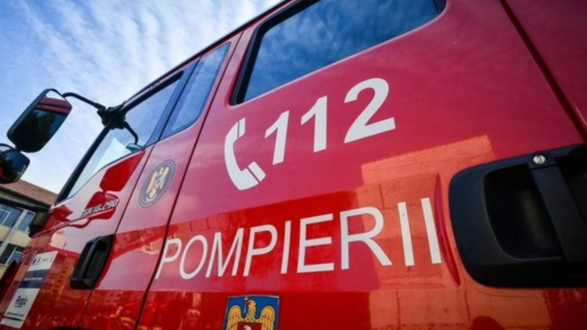 Un microbuz cu 16 persoane, răsturnat din cauza zăpezii - Planul Roșu de Intervenție, ACTIVAT