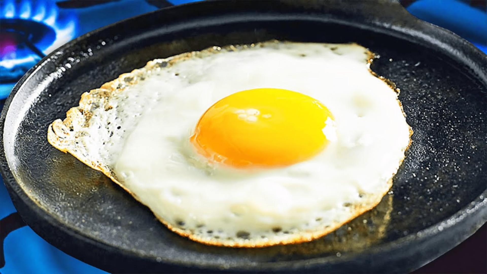 La ce riscuri te expui atunci când mănânci ou fript în tigaie – Puțină lume știe