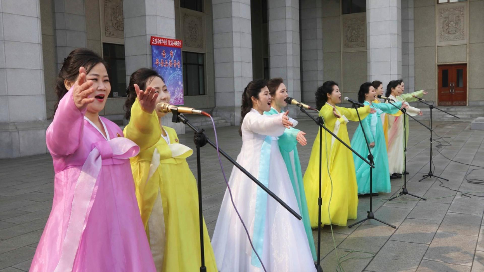 Coreea de Nord le interzice femeilor sa mai poarte pantaloni scurți. „O infiltrare a lumii capitaliste”