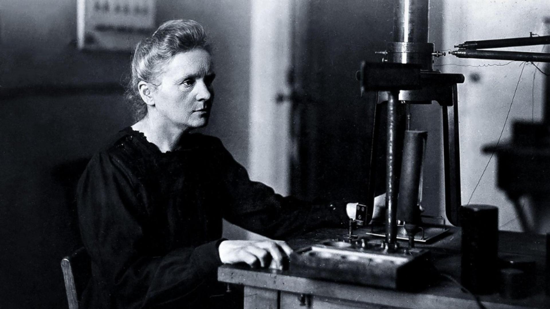 Marie Curie în laborator. A fost prima femeie recompensată cu premiul Nobel (Profimedia)