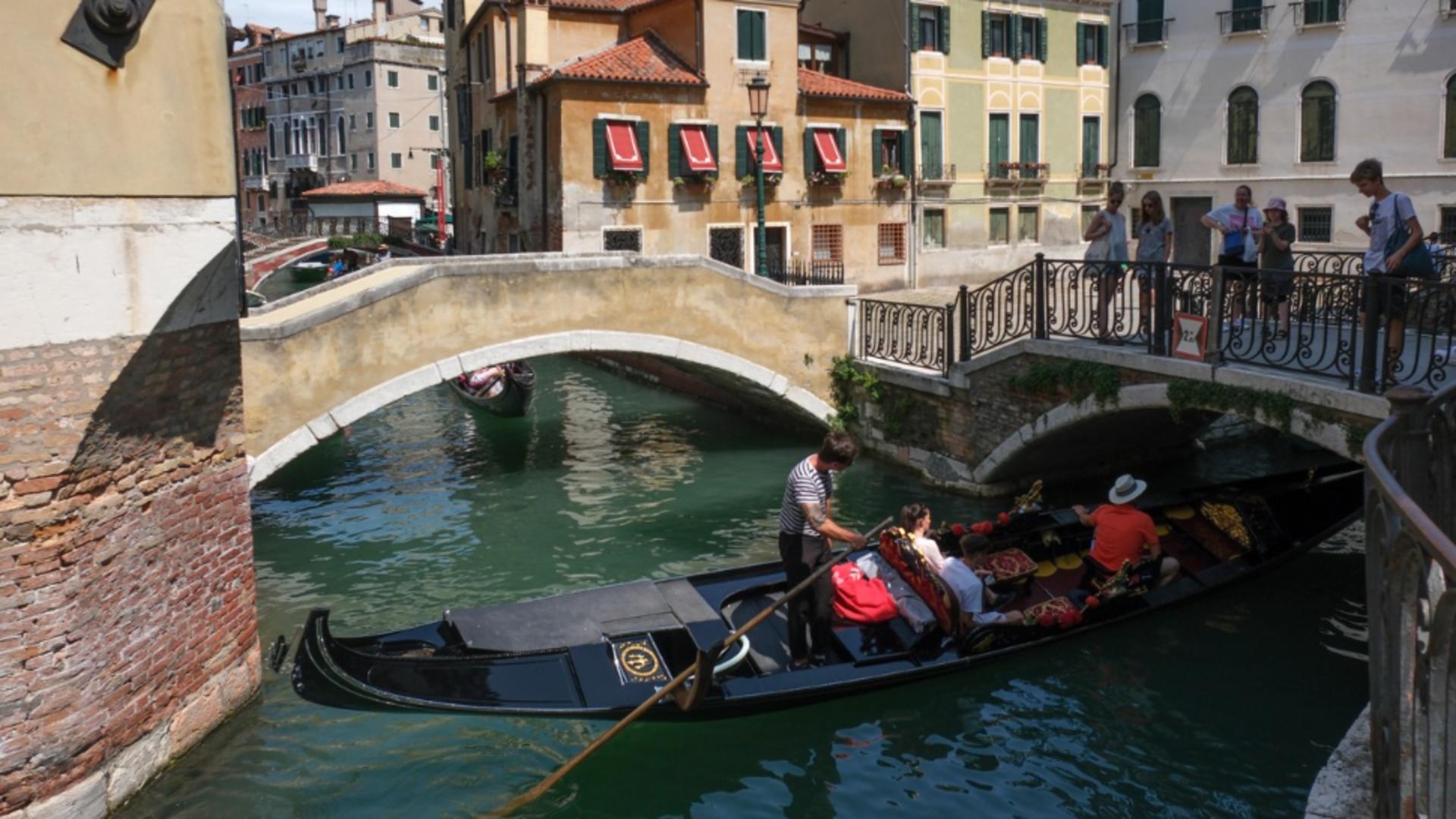 Prețuri de groază în Veneția: 80 de euro pentru o plimbare de jumătate de euro cu gondola, 45 de euro o zi de parcare. Turiștii sunt exasperați