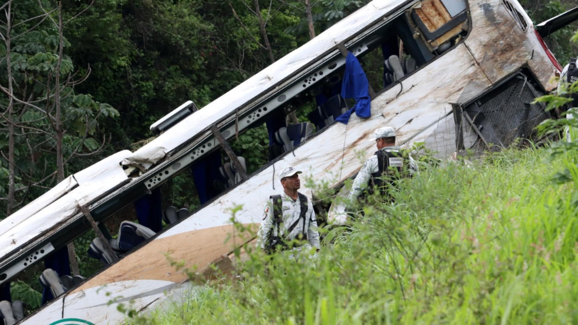 16 morți și 36 de răniți după ce un autobuz a intrat într-un camion, în Mexic. Impact devastator/ Profimedia