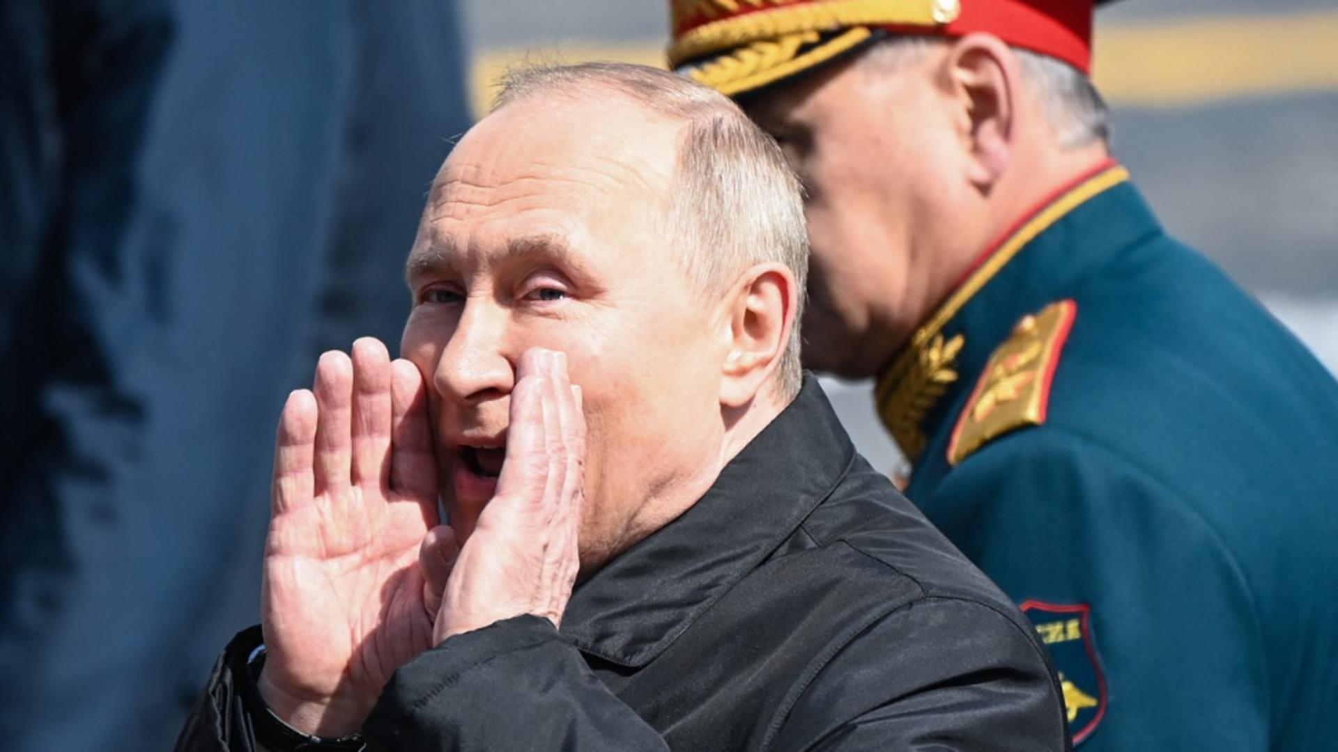 Val de ironii pe internet la adresa lui Putin. Modul stângaci în care umblă cu mouse-ul de la calculator VIDEO