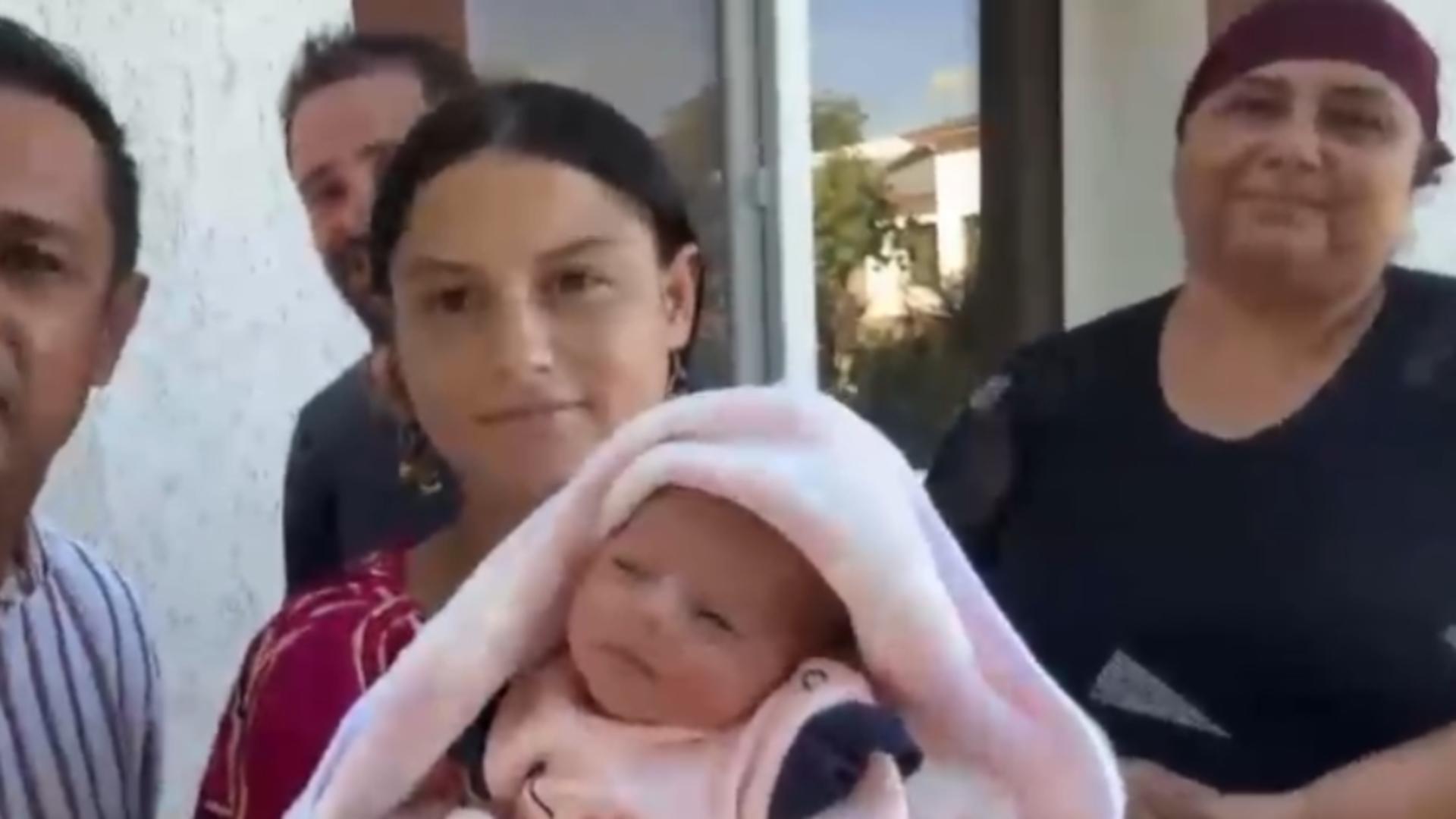 Roxana, femeia care a născut pe trotuarul din fața spitalului, împreună cu copilul, mama, soțul, și jurnalistul Marius Tudor